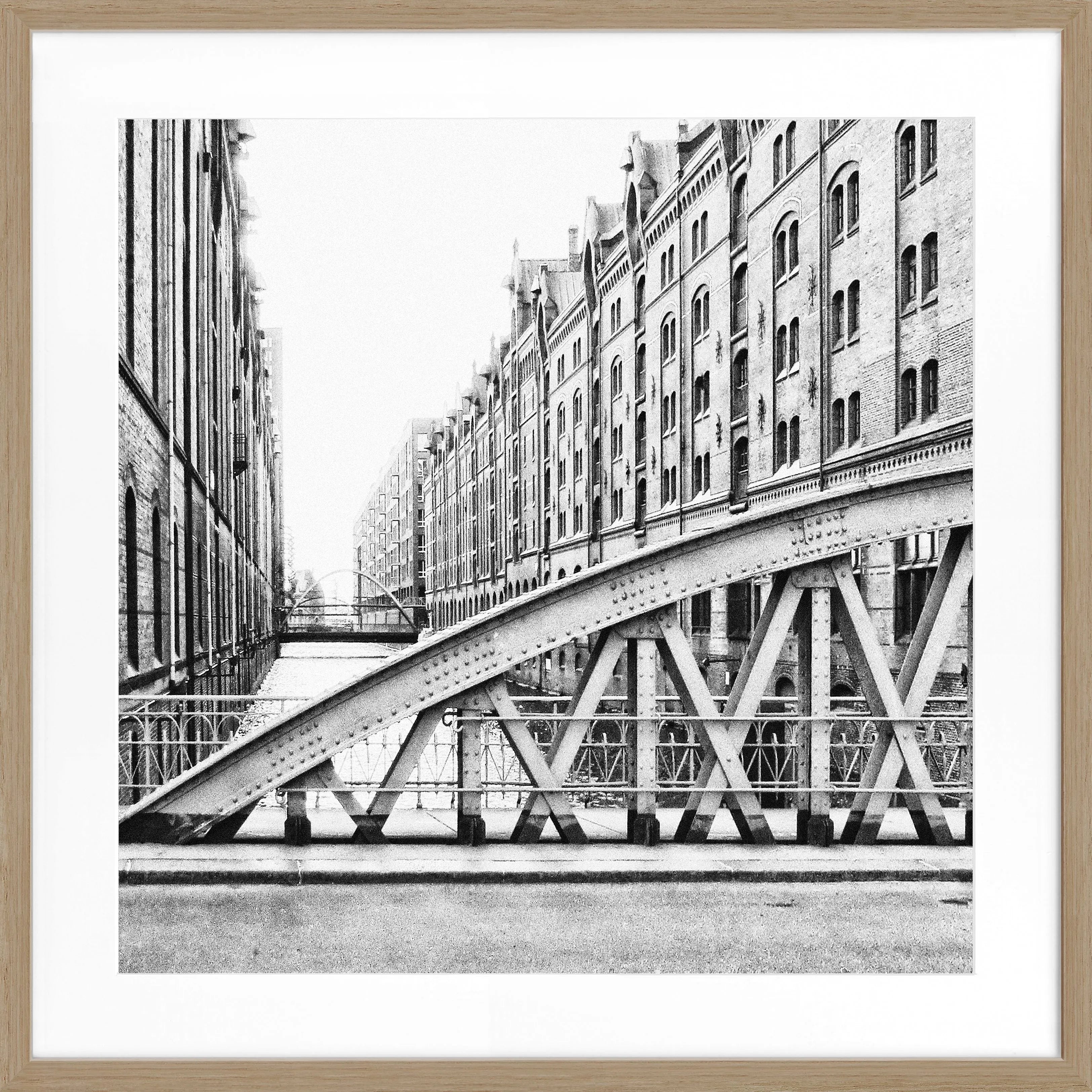 Schwarz-weiß Poster mit Rahmen von Cosman-Photocollection, Hamburg Speicherstadt, quadratisch, 55x55cm, urbanes Fotomotiv