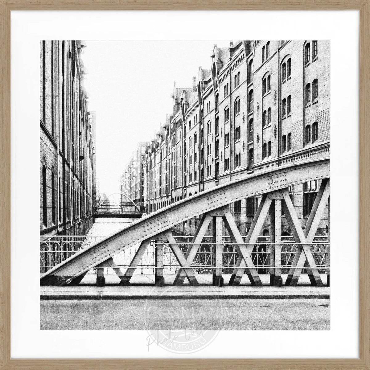 Schwarz-weiß Poster mit Rahmen von Cosman-Photocollection, Hamburg Speicherstadt, quadratisch, 55x55cm, Motiv, Wanddekoration