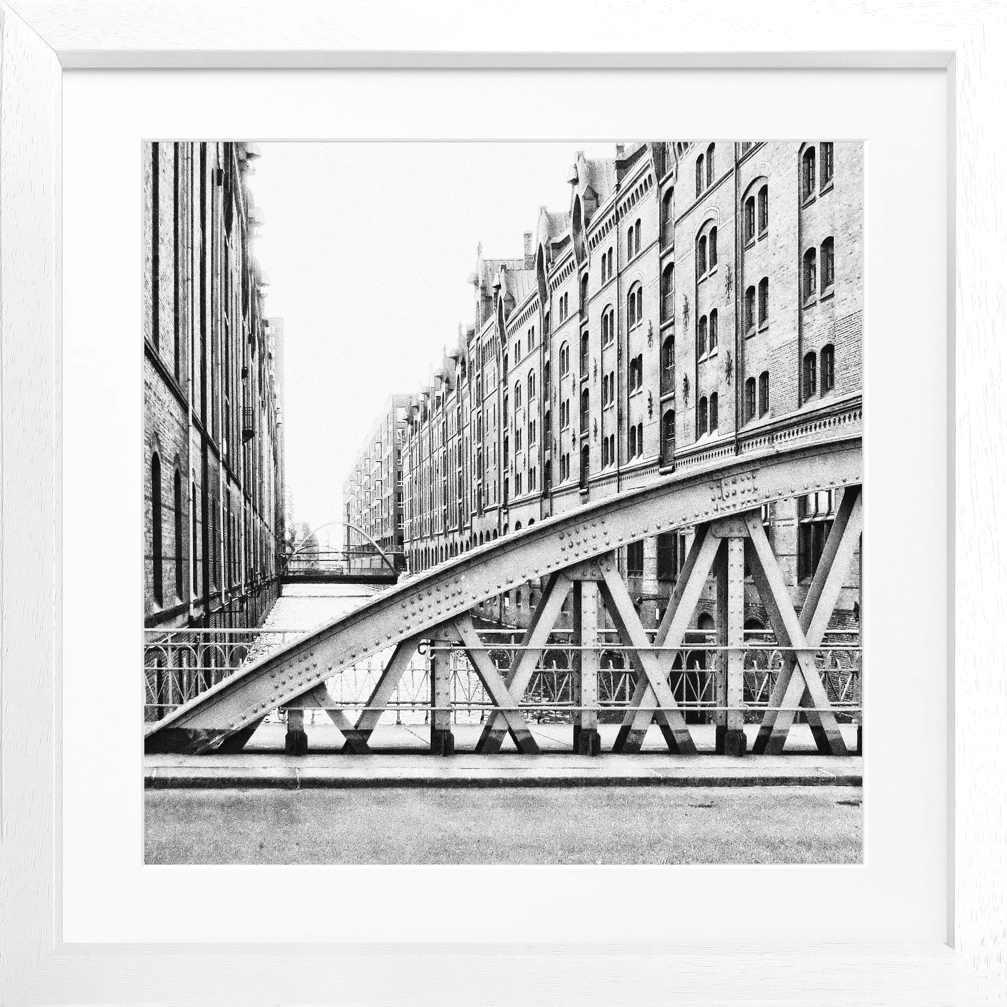 Schwarzweiß-Poster der Hamburger Speicherstadt mit Rahmen, 55x55cm, von Cosman-Photocollection, quadratisches Wandbild.