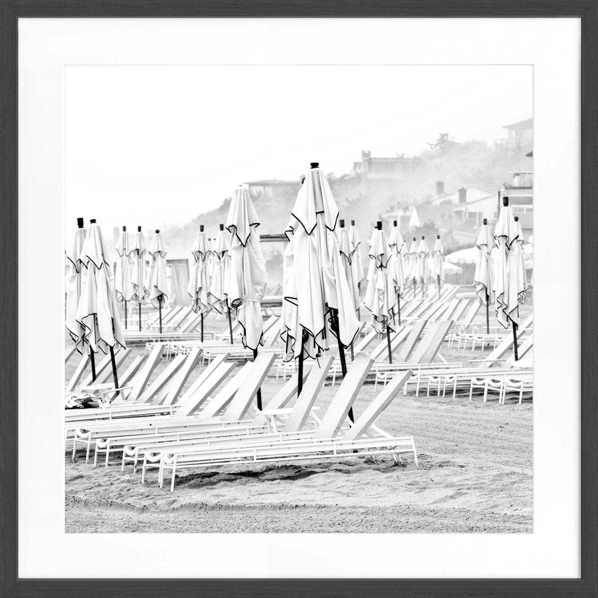 Schwarz-weiß Poster mit Rahmen, Hamptons Long Island Strandmotiv, von Cosman-Photocollection, quadratisch 55x55 cm