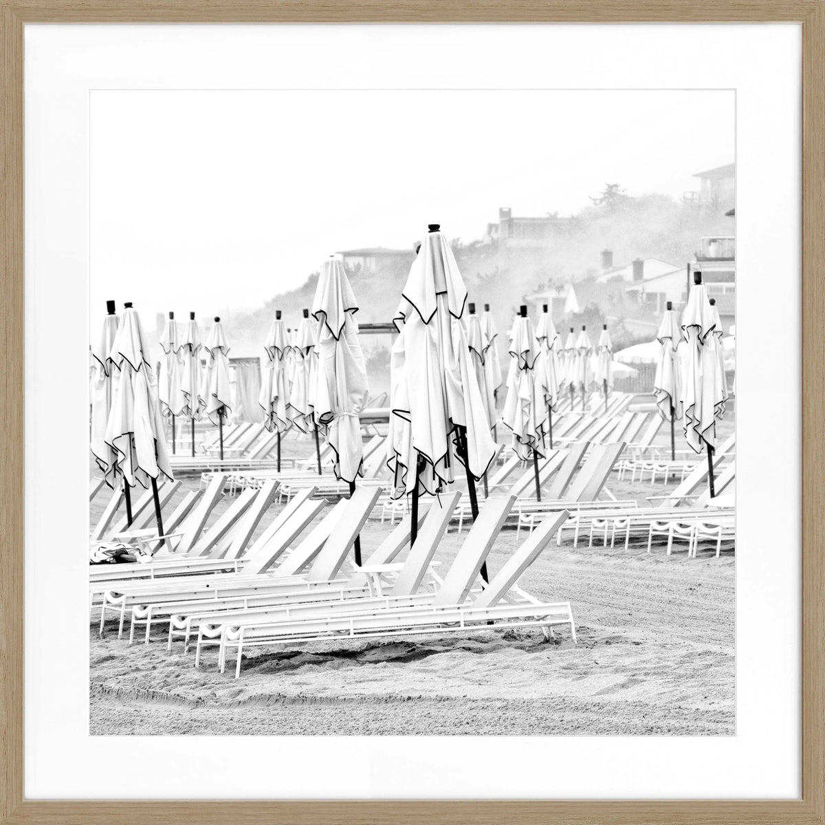 Schwarz-weißer Poster mit Rahmen, Hamptons Long Island Beach Motiv, 55x55cm, von Cosman-Photocollection.