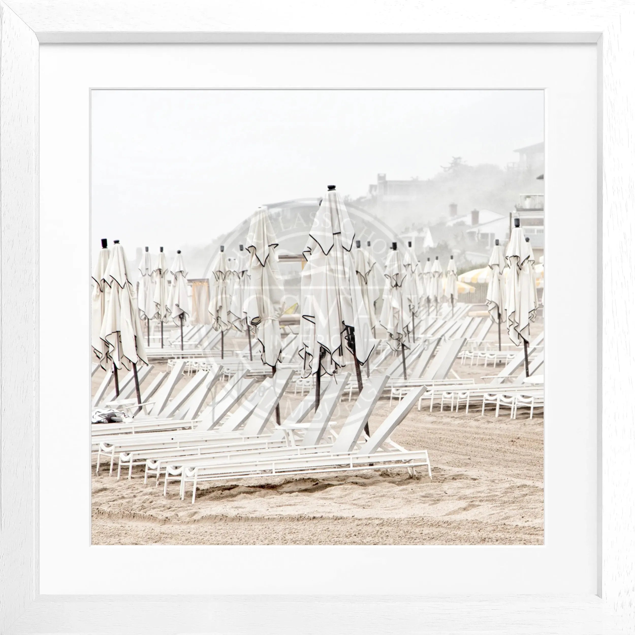 Schwarz-weiß Poster mit Rahmen, Hamptons Long Island Beach Motiv, quadratisch, 55x55cm, von Cosman-Photocollection