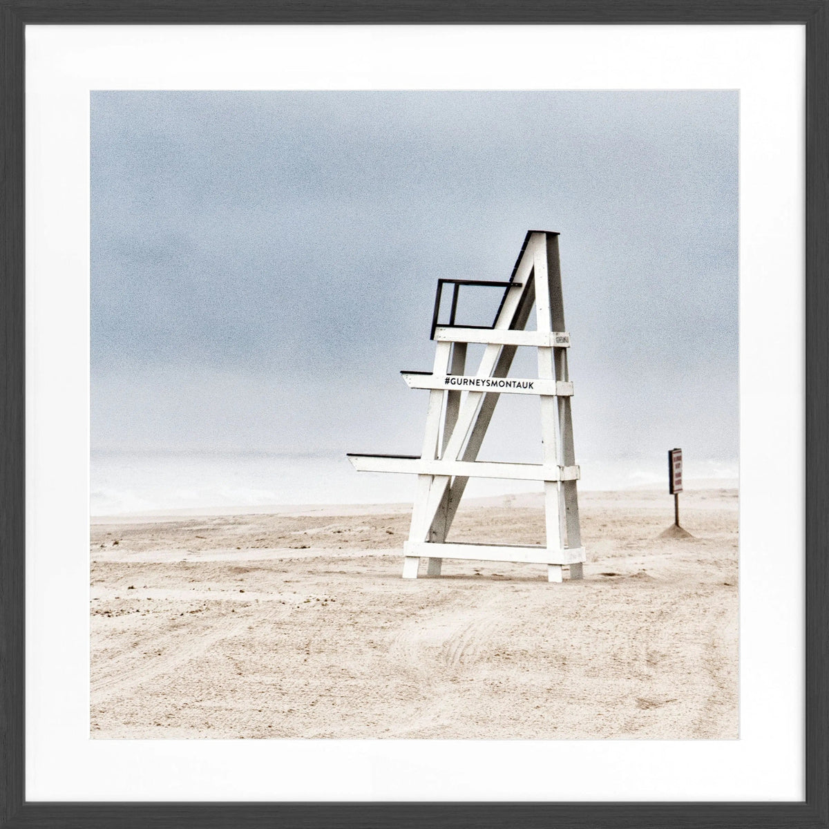 Schwarz-weiß Poster mit Rahmen, Hamptons Long Island Beach Motiv, 55x55cm, von Cosman-Photocollection, quadratisch, stilvoller Wanddekoration