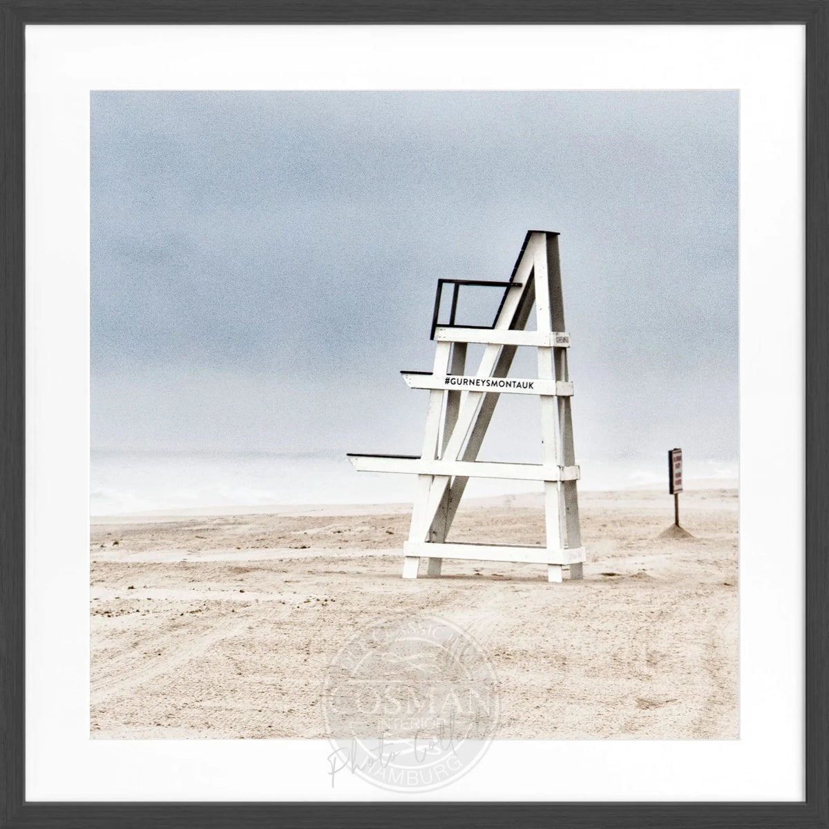 Schwarz-weiß Poster mit Rahmen, Hamptons Long Island Beach Motiv, 55x55cm, von Cosman-Photocollection, quadratisch, stilvoller Wanddekoration