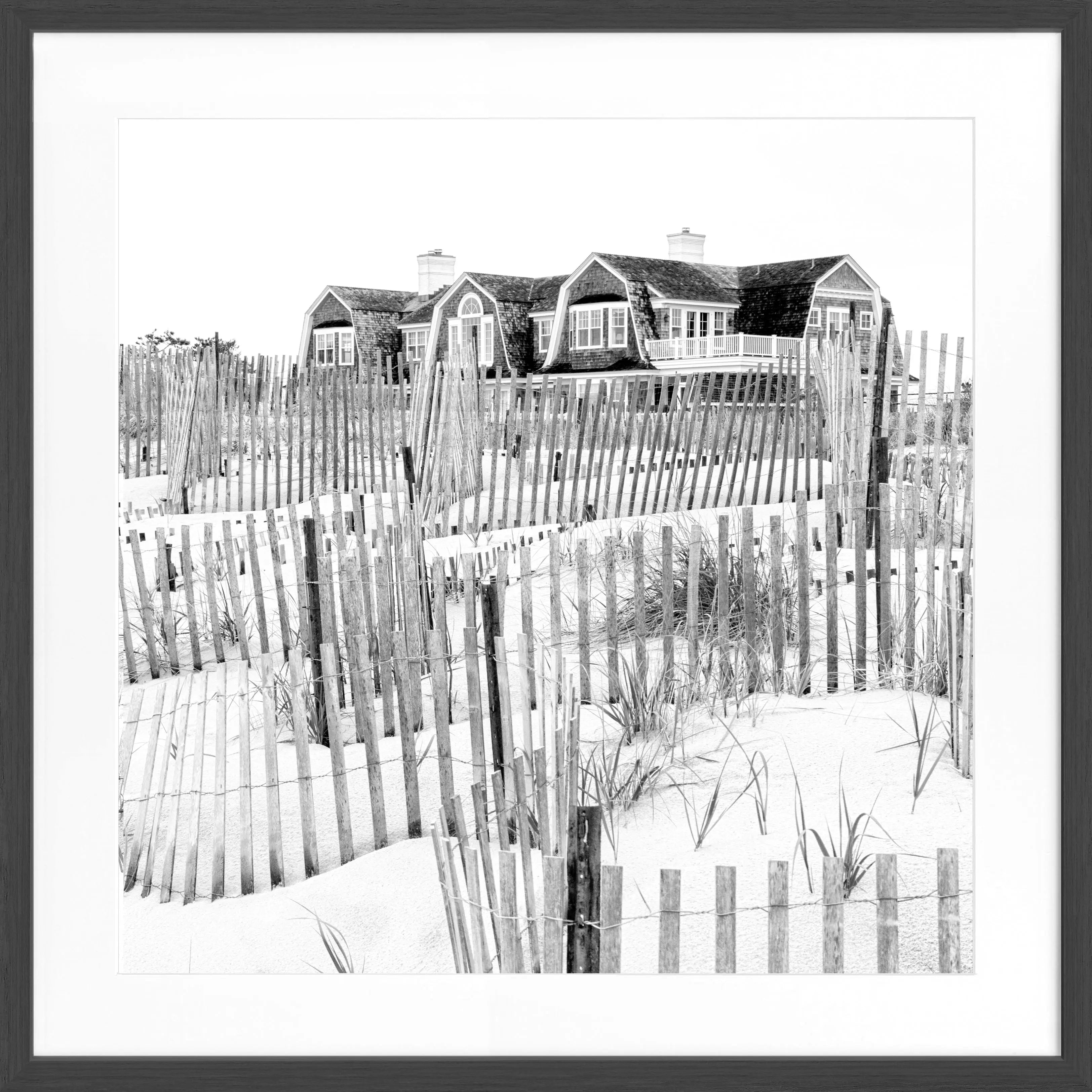 Schwarz-weiß Poster mit Rahmen, Hamptons Long Island Beach House Motiv, 55x55cm, von Cosman-Photocollection