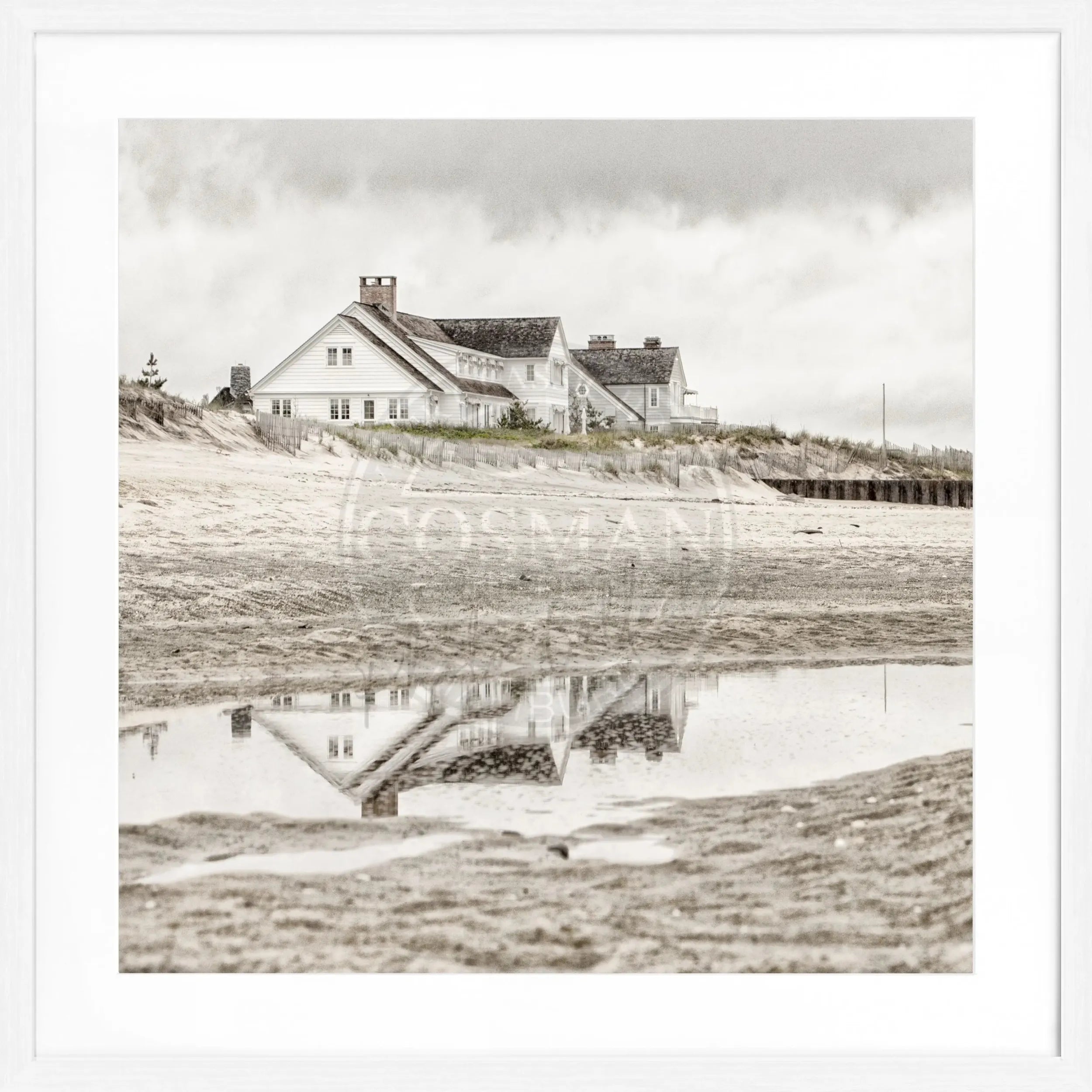 Schwarz-weiß Poster mit Rahmen, Hamptons Long Island ’Beach House’, 55x55cm, von Cosman-Photocollection, quadratisches Design