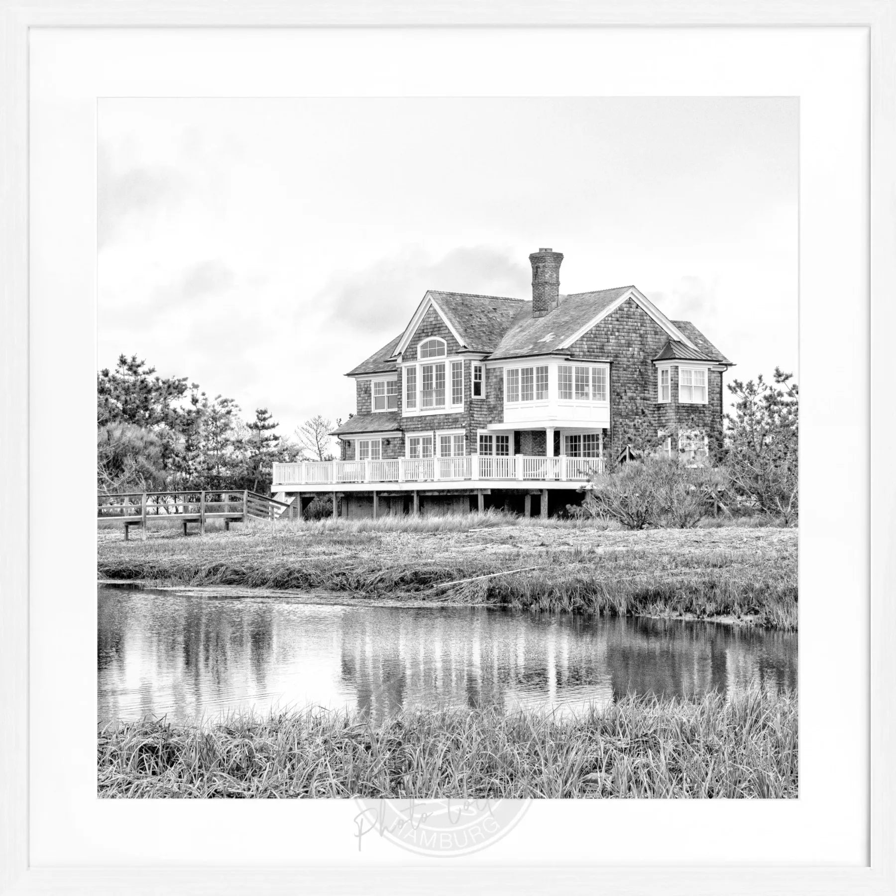 Schwarz-weiß Poster mit Rahmen, Hamptons Long Island ’Beach House’, 55x55cm, von Cosman-Photocollection, quadratisches Wandbild