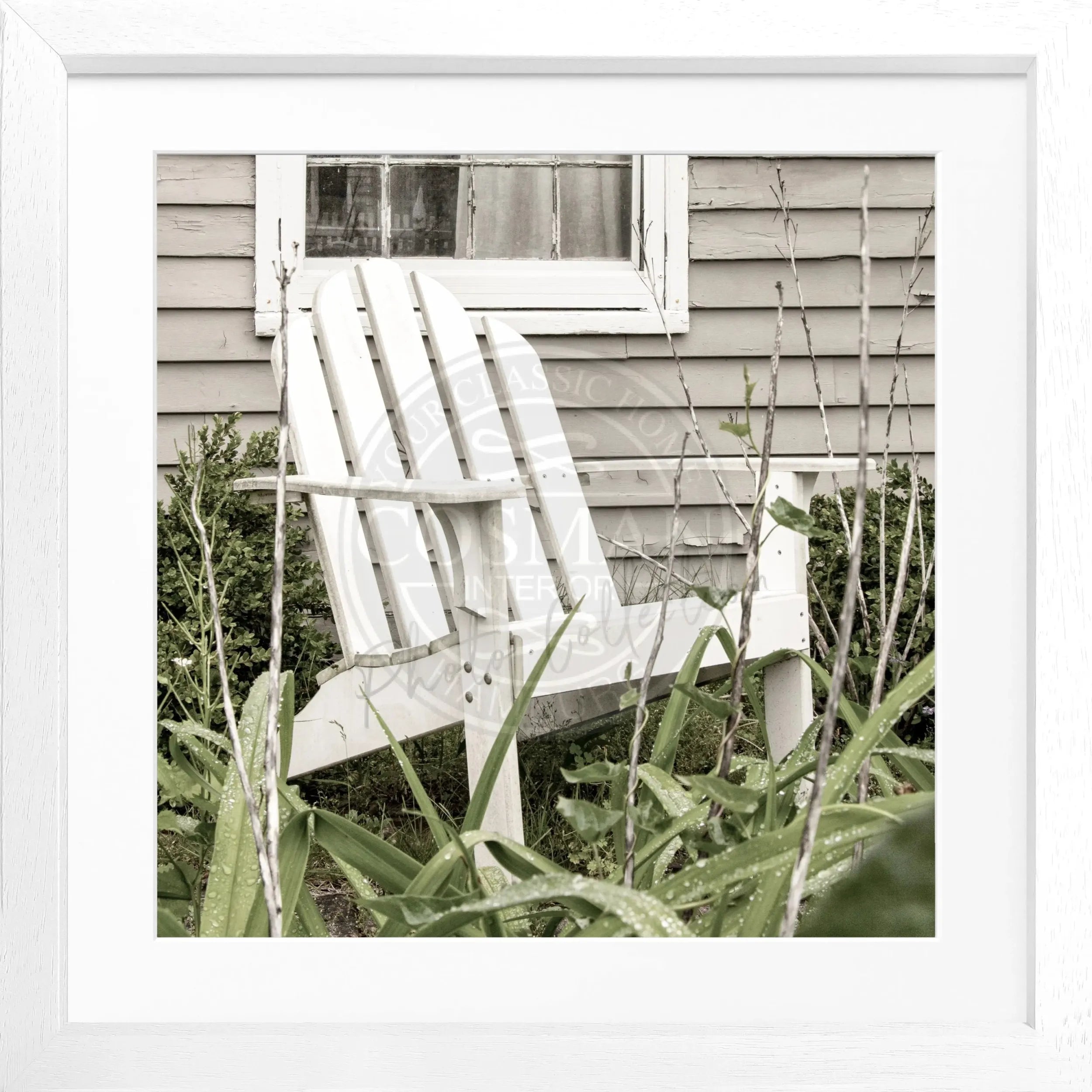 Schwarz-weiß Poster mit Rahmen, Hamptons Long Island Deckchair Motiv, von Cosman-Photocollection, quadratisch 55x55 cm.