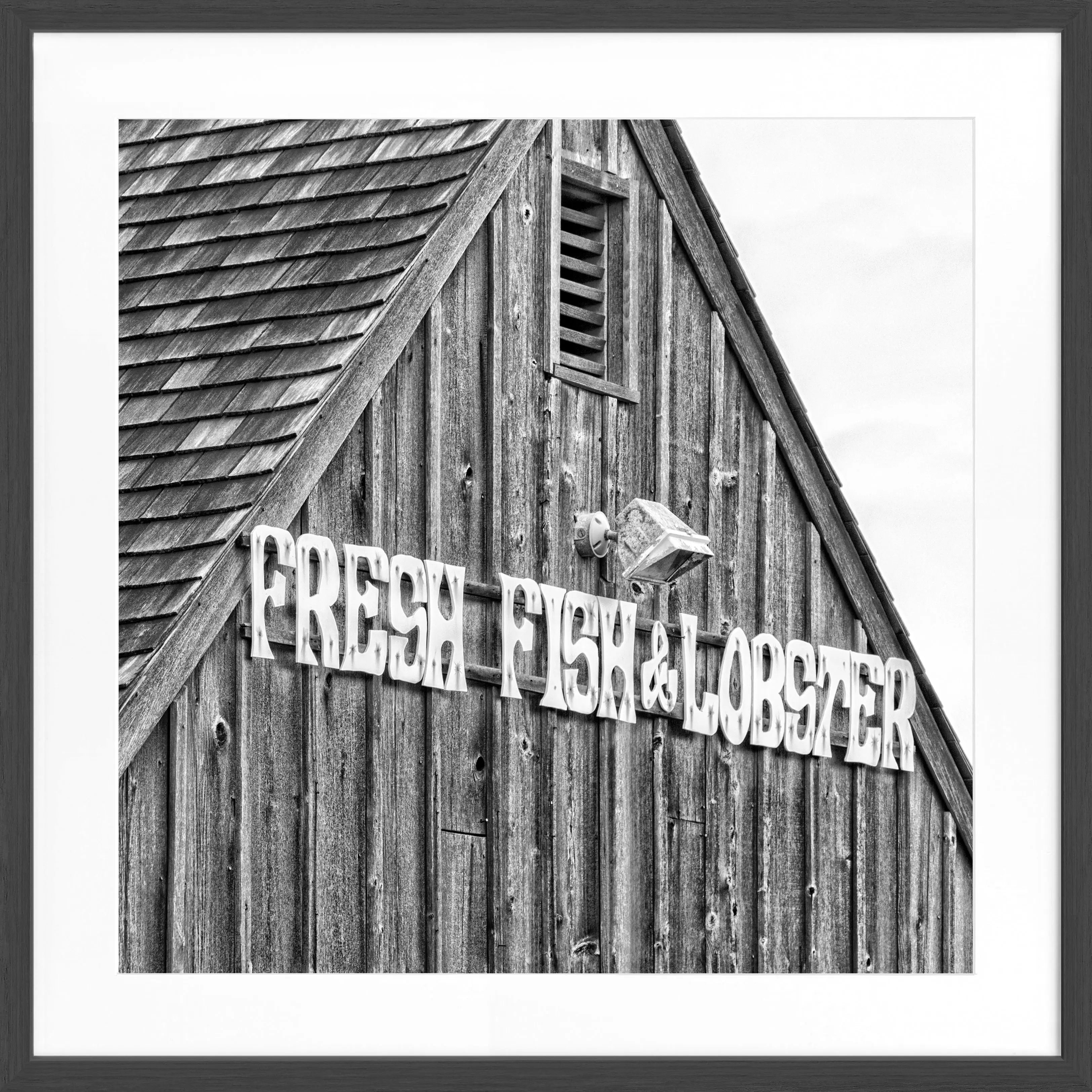 Schwarz-weißer Poster mit Rahmen, Hamptons Long Island „Fresh Fish“ von Cosman-Photocollection, quadratisch, 55x55cm