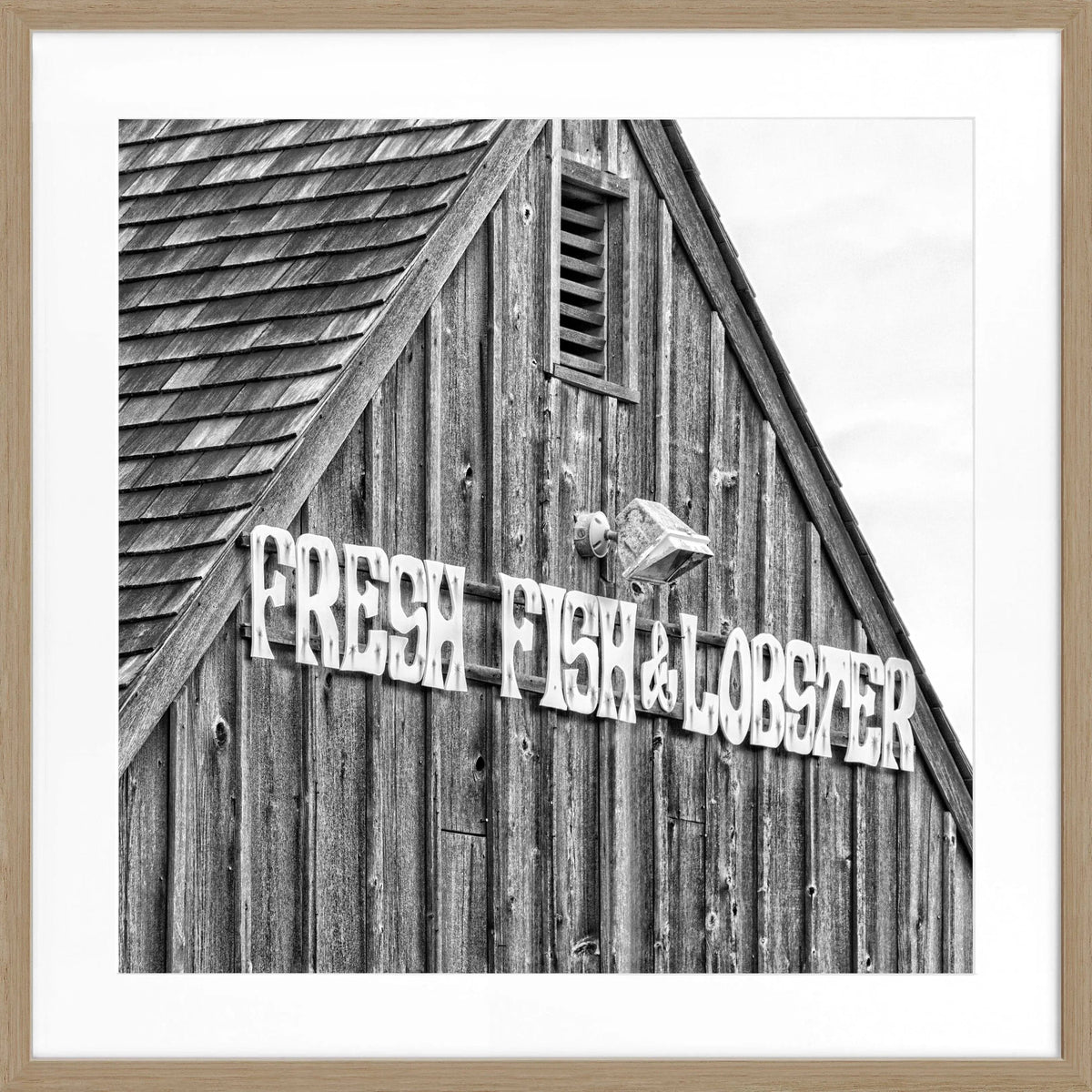 Schwarz-weiß Poster mit Rahmen, Hamptons Long Island 'Fresh Fish', von Cosman-Photocollection, quadratisches Format 55x55 cm