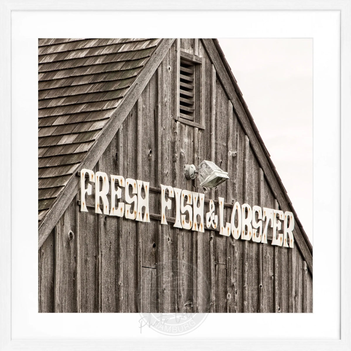 Schwarz-weiß Poster mit Rahmen, Motiv von Hamptons Long Island, 'Fresh Fish' von Cosman-Photocollection, 55x55cm quadratisch
