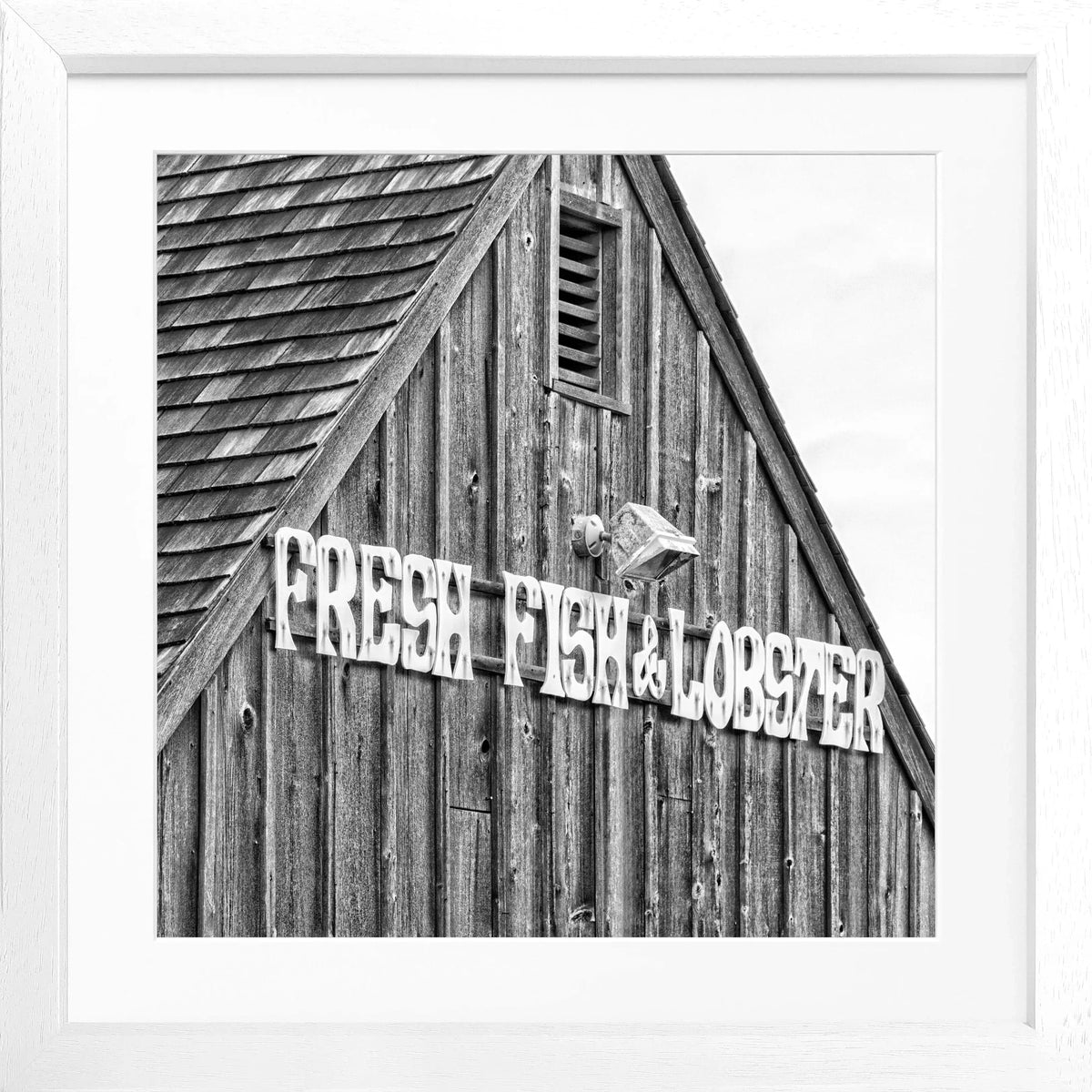 Schwarz-Weiß-Poster mit Rahmen, Hamptons Long Island 'Fresh Fish' von Cosman-Photocollection, quadratisch, 55x55 cm