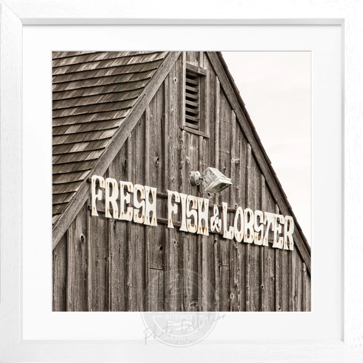 Schwarz-weiß Poster mit Rahmen, Hamptons Long Island 'Fresh Fish', von Cosman-Photocollection, quadratisch 55x55cm.