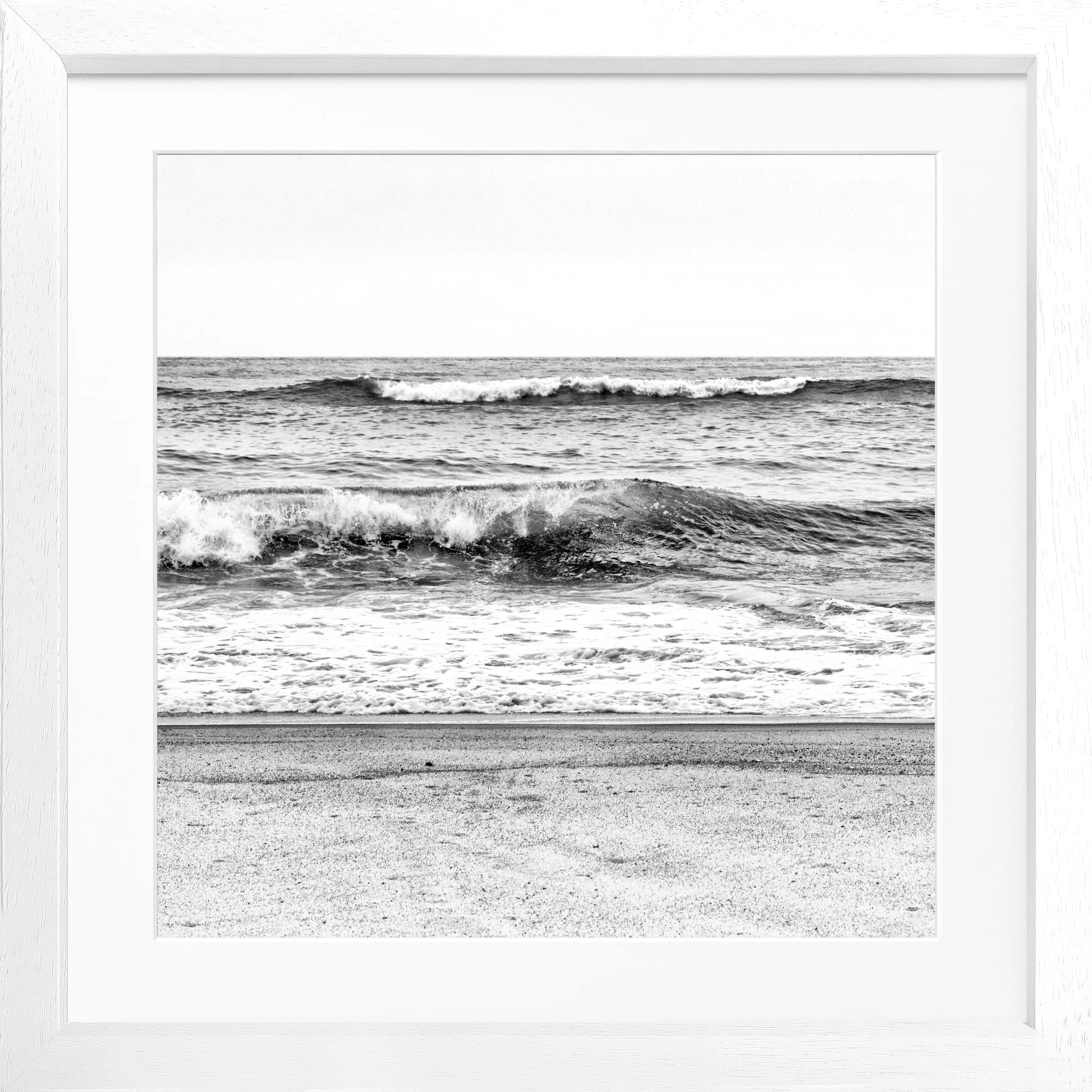 Schwarz-weiß Poster mit Rahmen von Cosman-Photocollection, Hamptons Long Island ’Ocean’ im quadratischen Format 55x55cm