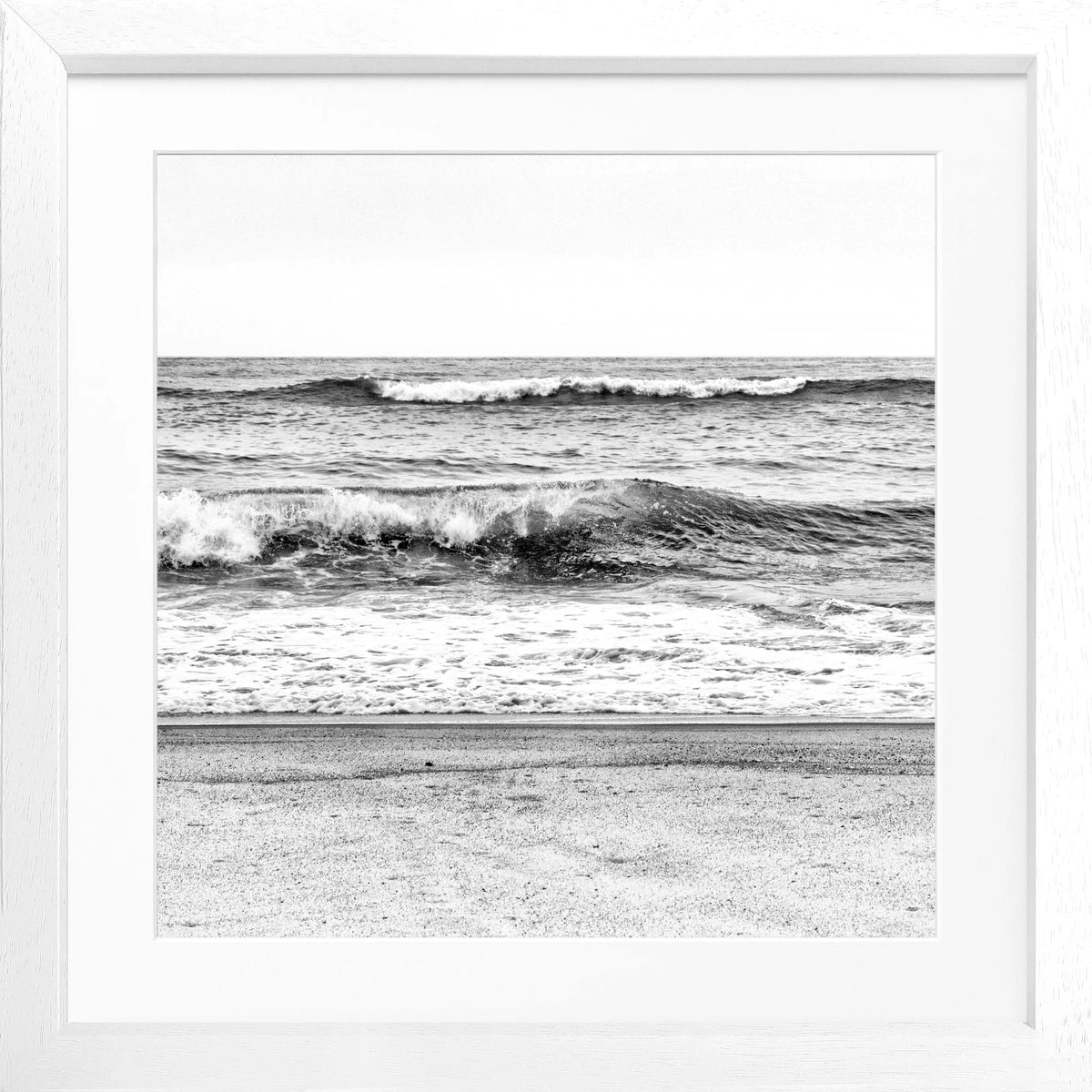 Schwarz-weiß Poster mit Rahmen von Cosman-Photocollection, Hamptons Long Island ’Ocean’ im quadratischen Format 55x55cm