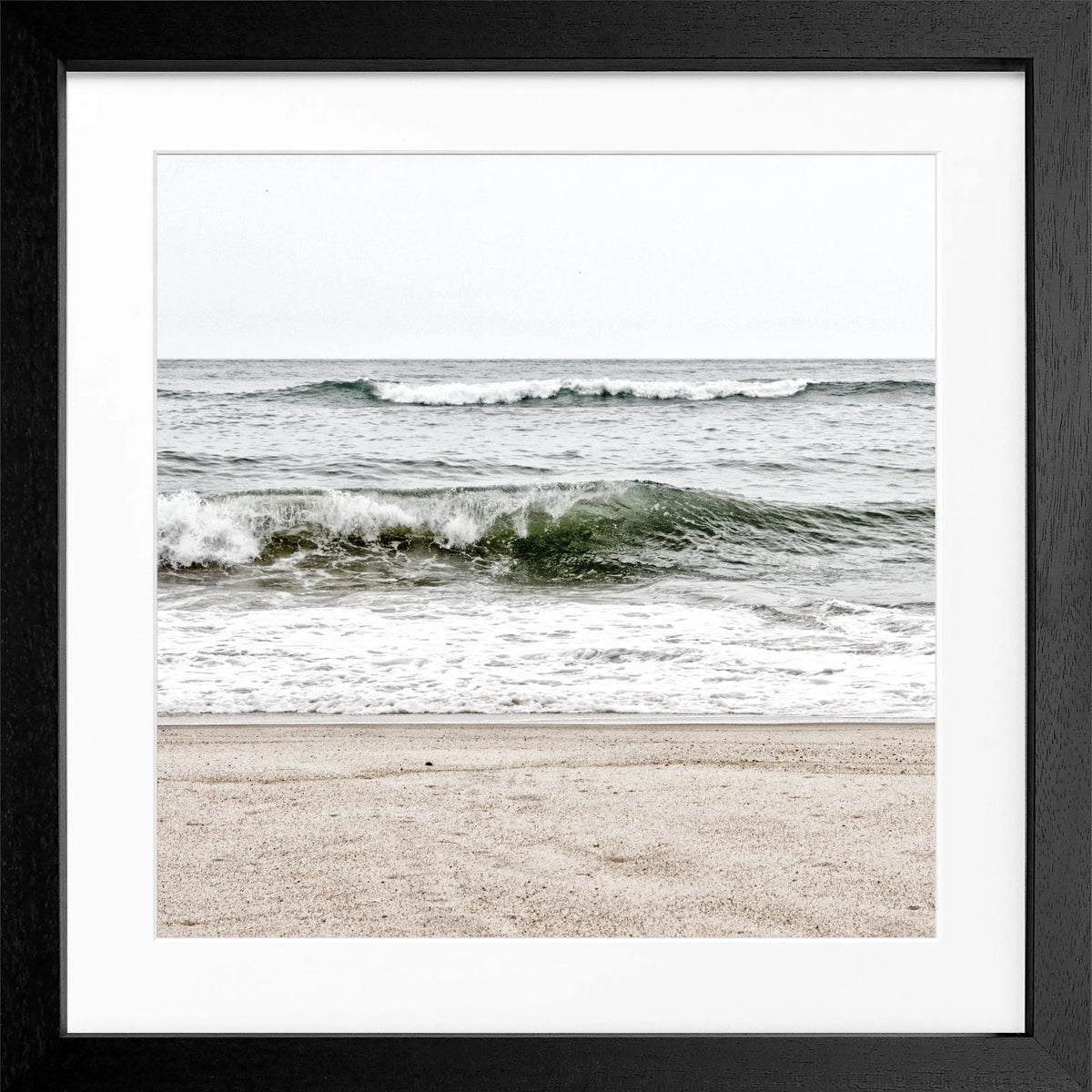 Schwarz-weiß Poster mit Rahmen, Hamptons Long Island ’Ocean’ von Cosman-Photocollection, quadratisch 55x55 cm.