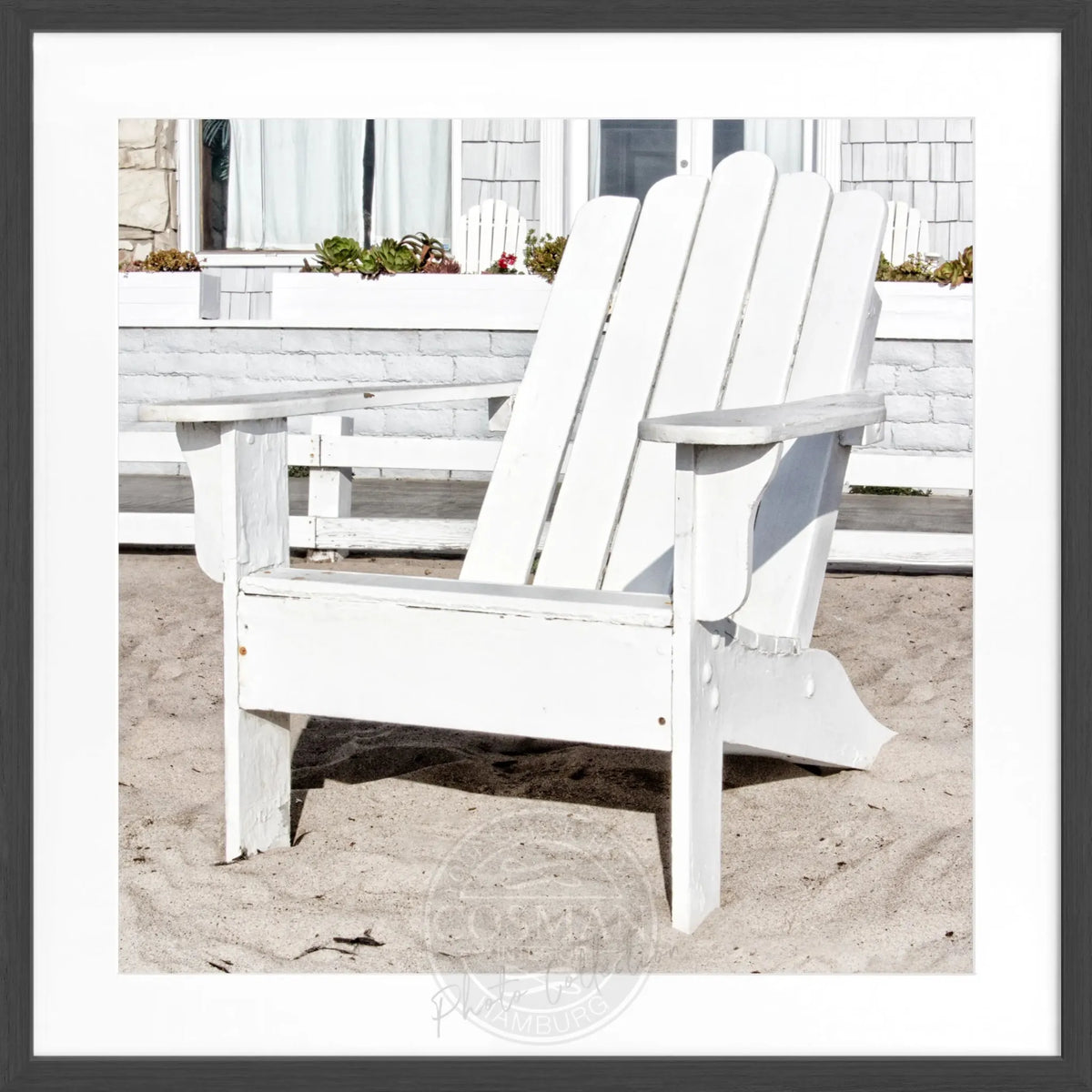 Schwarz-weiß Poster mit Rahmen, Kalifornien 'Deckchair' Motiv, quadratisch 55x55cm, von Cosman-Photocollection