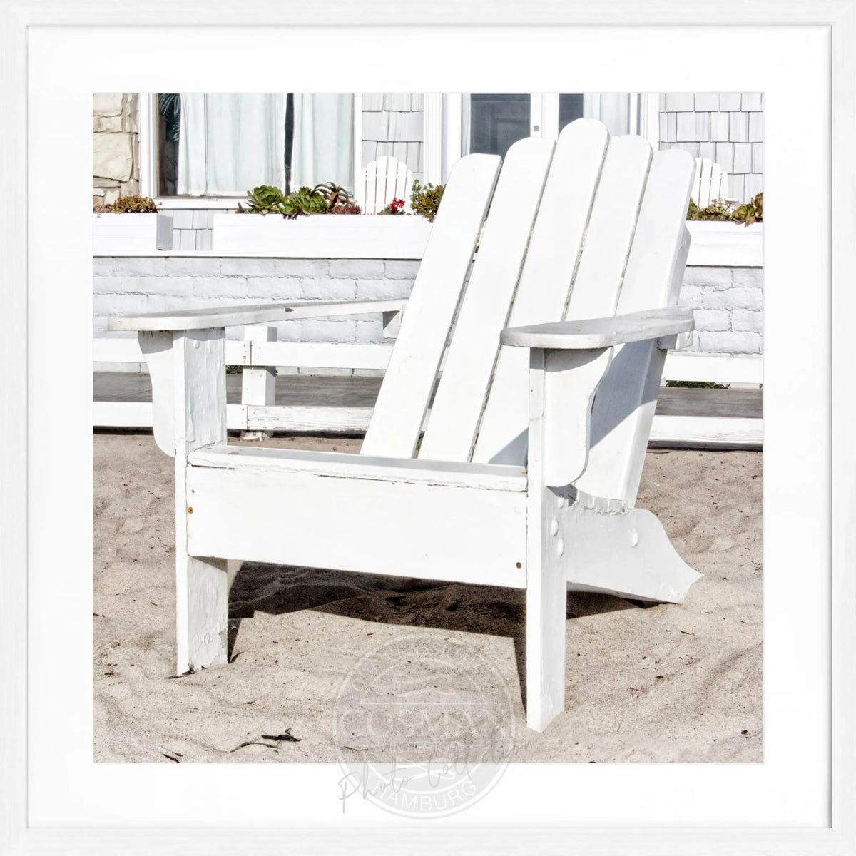Schwarz-weißes Poster mit Rahmen von Cosman-Photocollection, Kalifornien Motiv, quadratisch 55x55cm, mit Deckchair-Design.