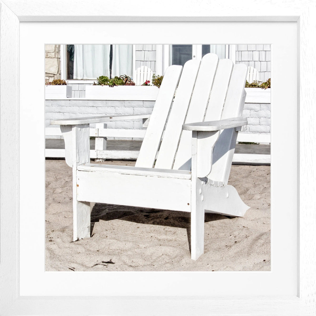 Schwarz-weißes Poster mit Rahmen von Cosman-Photocollection, Kalifornien-Deckchair, quadratisch 55x55cm, modernes Wandbild