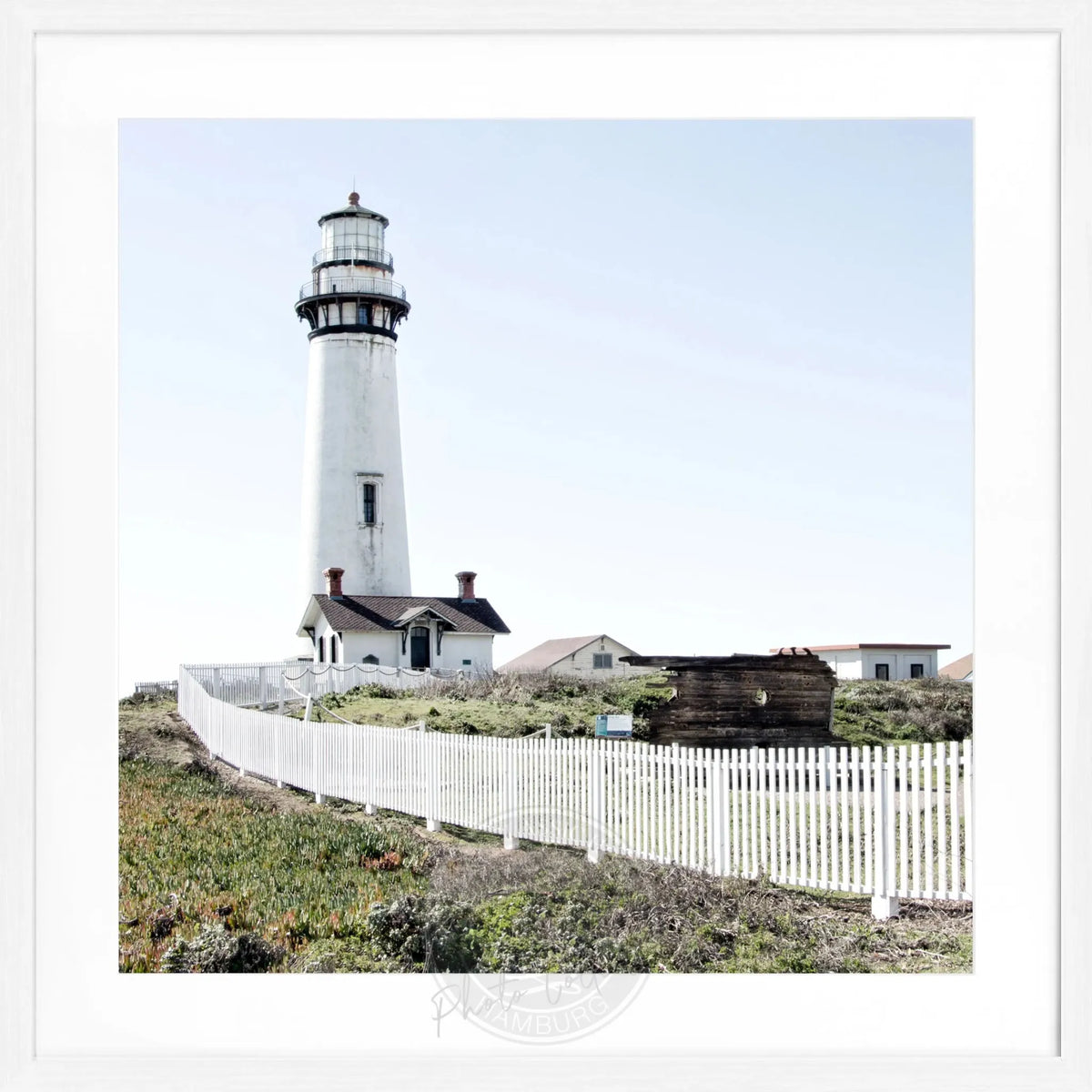 Schwarzer und weißer Poster mit Rahmen, Kalifornien Lighthouse Pigeon Point, von Cosman-Photocollection, quadratisch, 55x55 cm