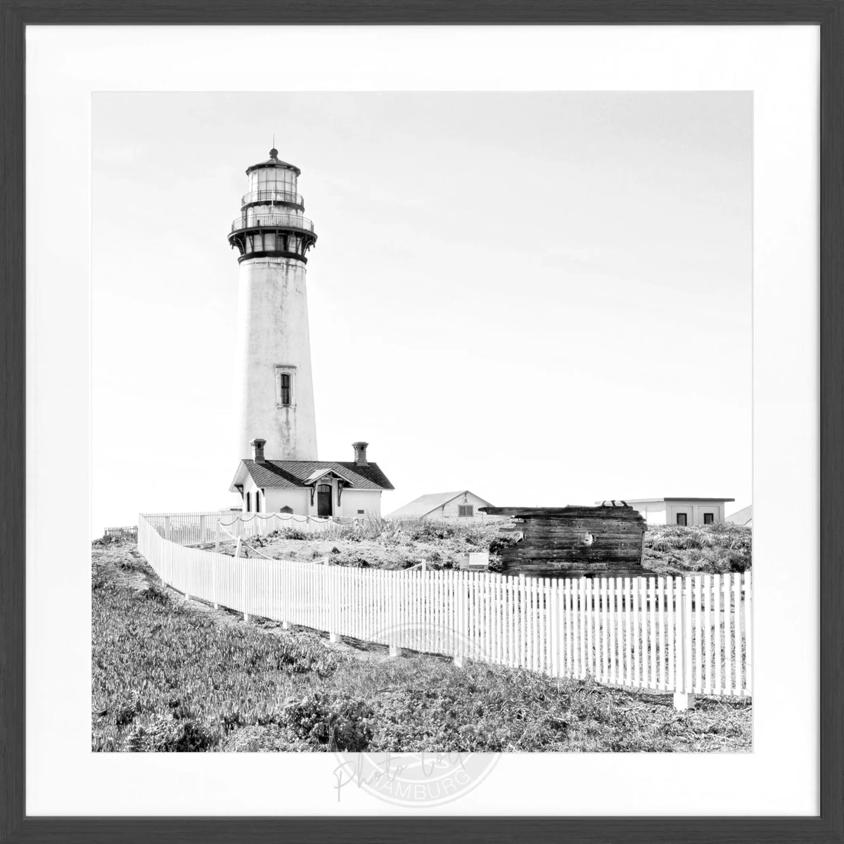 Schwarz-weiß Poster mit Rahmen, Kalifornien Lighthouse Pigeon Point, von Cosman-Photocollection, quadratisches Wandbild 55x55 cm