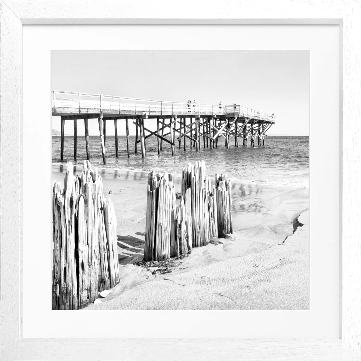 Schwarz-weiß Poster mit Rahmen, Kalifornien Malibu Beach, von Cosman-Photocollection, quadratisch, 55x55cm, entspannte Meereskulisse