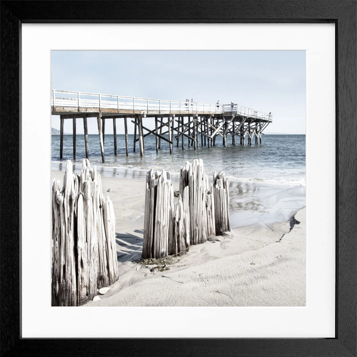 Schwarz-weiß Poster mit Rahmen, Kalifornien Malibu Beach Motiv, Quadratisch, 55x55cm, von Cosman-Photocollection