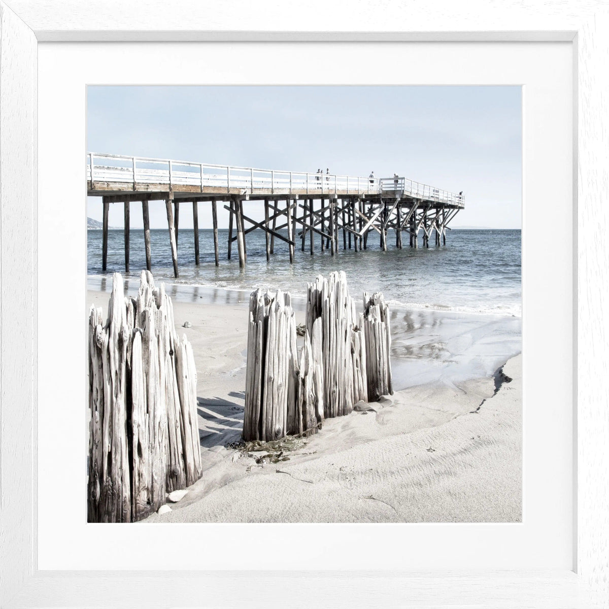 Schwarz-weiß Poster mit Rahmen, Kalifornien Malibu Beach Motiv, quadratisch, 55x55cm, von Cosman-Photocollection