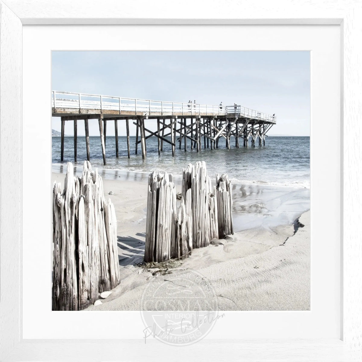 Schwarz-weiß Poster mit Rahmen, Kalifornien Malibu Beach Motiv, quadratisch, 55x55cm, von Cosman-Photocollection