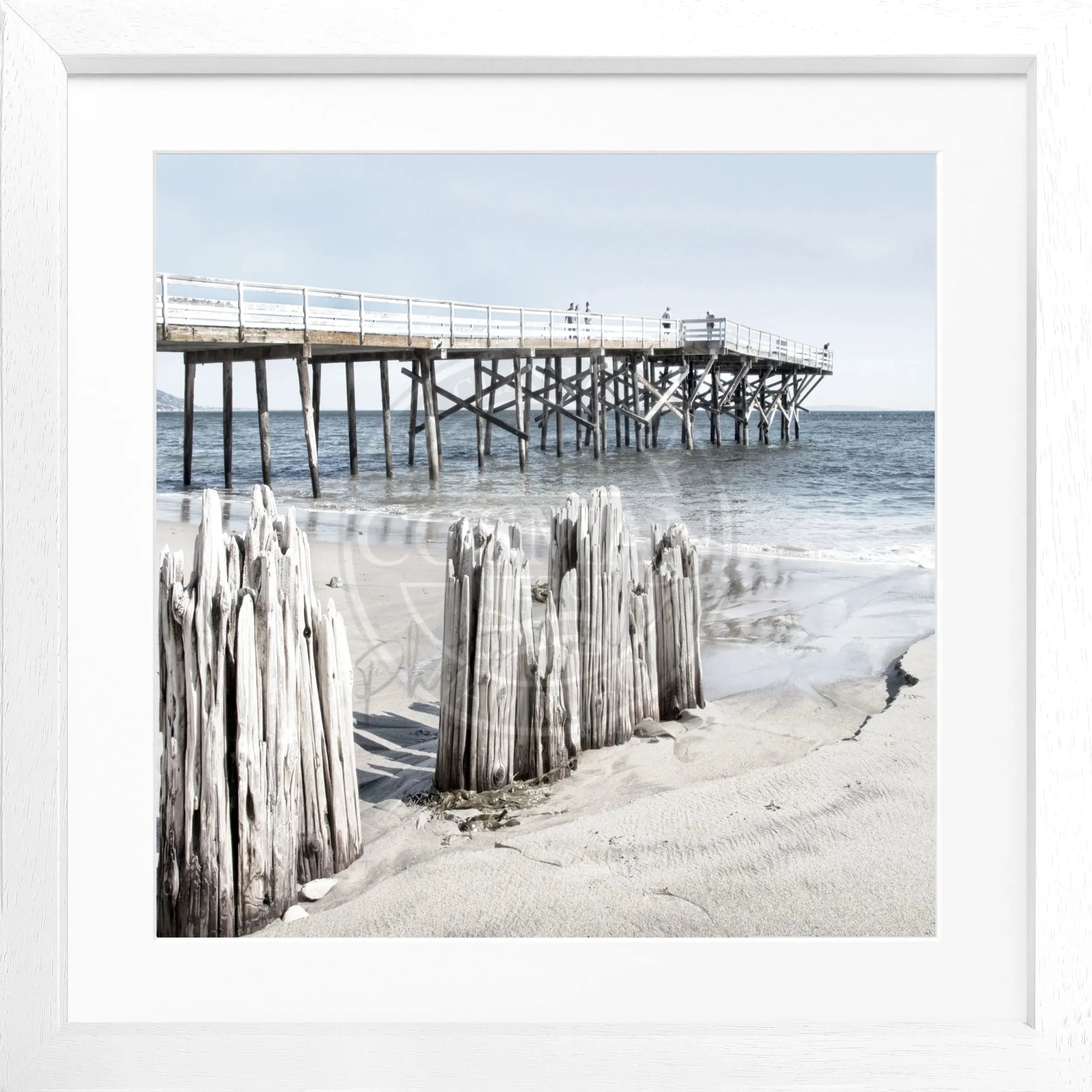 Schwarz-weiß Poster mit Rahmen, Kalifornien Malibu Beach Motiv, quadratisch, 55x55cm, von Cosman-Photocollection