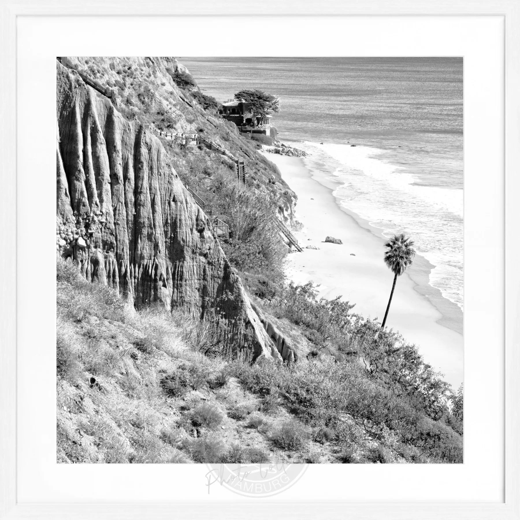 Schwarz-weißes Poster mit Rahmen von Cosman-Photocollection, Kalifornien Malibu Motiv, quadratisch 55x55 cm.