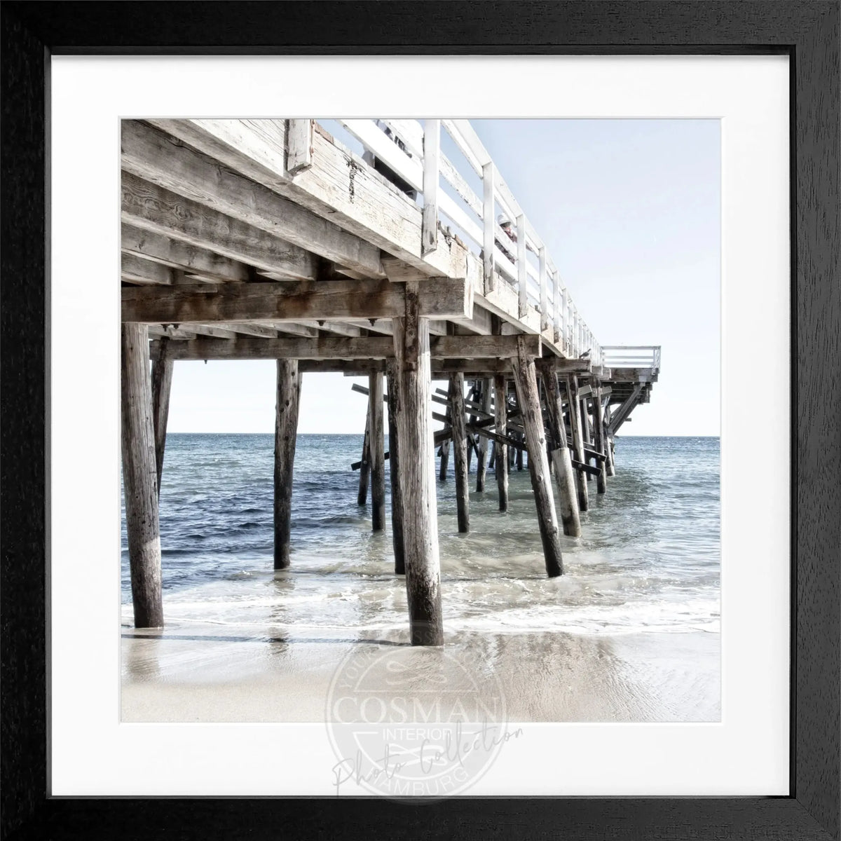 Schwarz-weiß Poster mit Rahmen von Cosman-Photocollection, Kalifornien Malibu Pier, quadratisch 55x55 cm, Wanddekoration