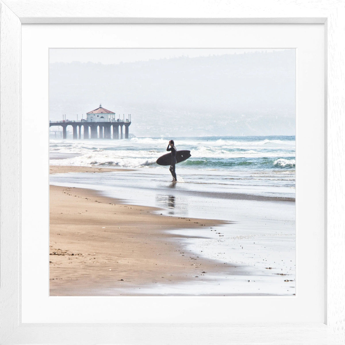Schwarz-weiß Poster mit Rahmen, Kalifornien Manhattan Beach Surfer Motiv, 55x55cm, von Cosman-Photocollection