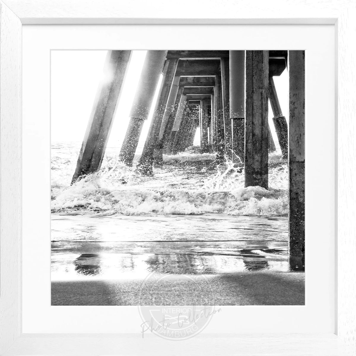 Schwarz-weißes Poster mit Rahmen von Cosman-Photocollection, Kalifornien Pier Motiv, quadratisch 55x55cm, Wanddekoration