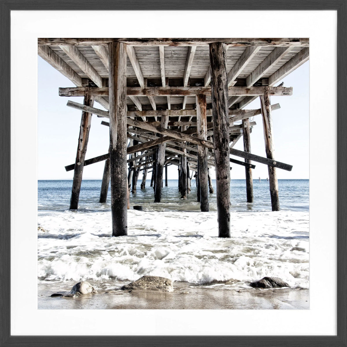 Schwarz-weiß Poster mit Rahmen von Kalifornien ’Pier’, quadratisch 55x55cm, von Cosman-Photocollection, urbanes Küstenmotiv