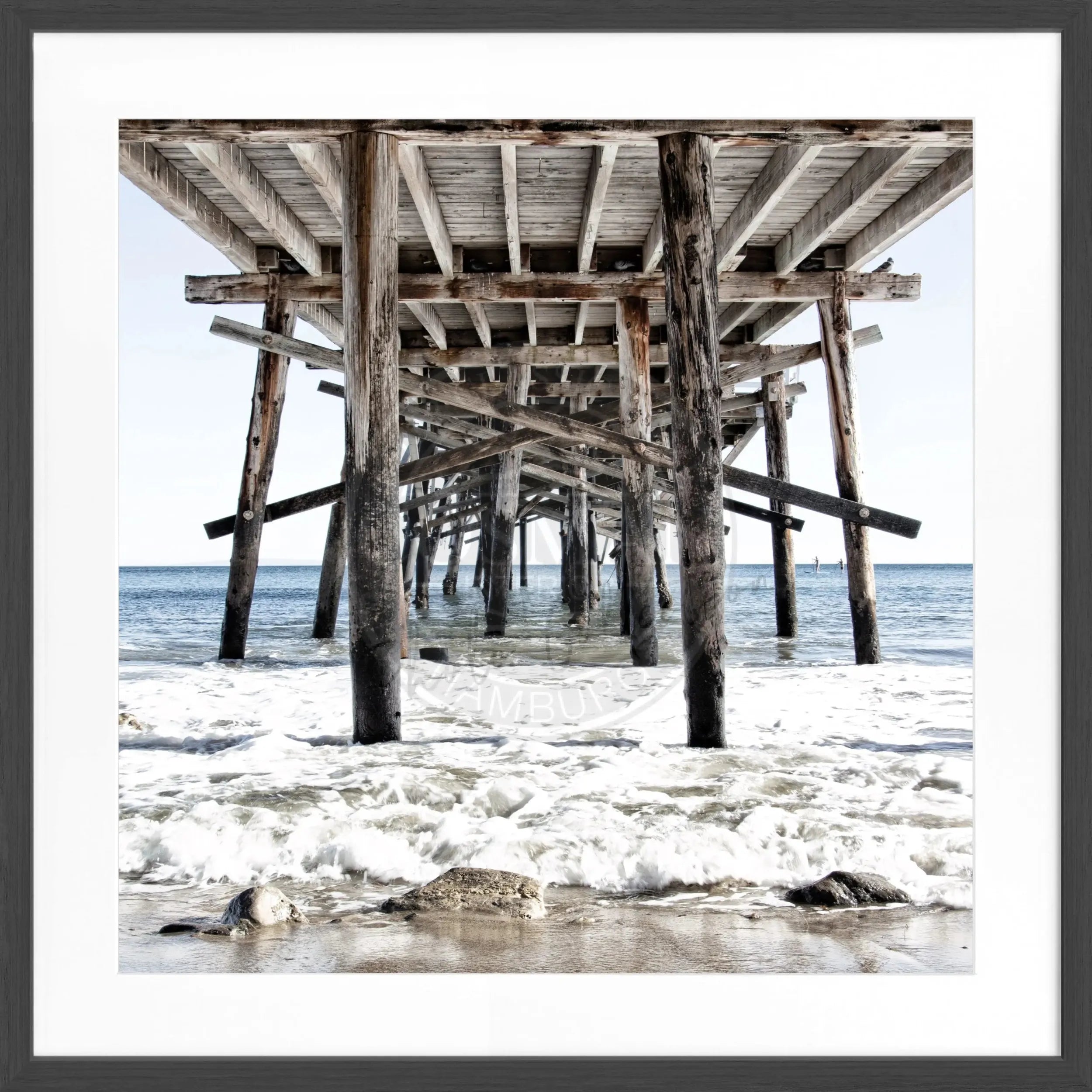 Schwarz-weiß Poster mit Rahmen von Kalifornien ’Pier’, quadratisch 55x55cm, von Cosman-Photocollection, urbanes Küstenmotiv