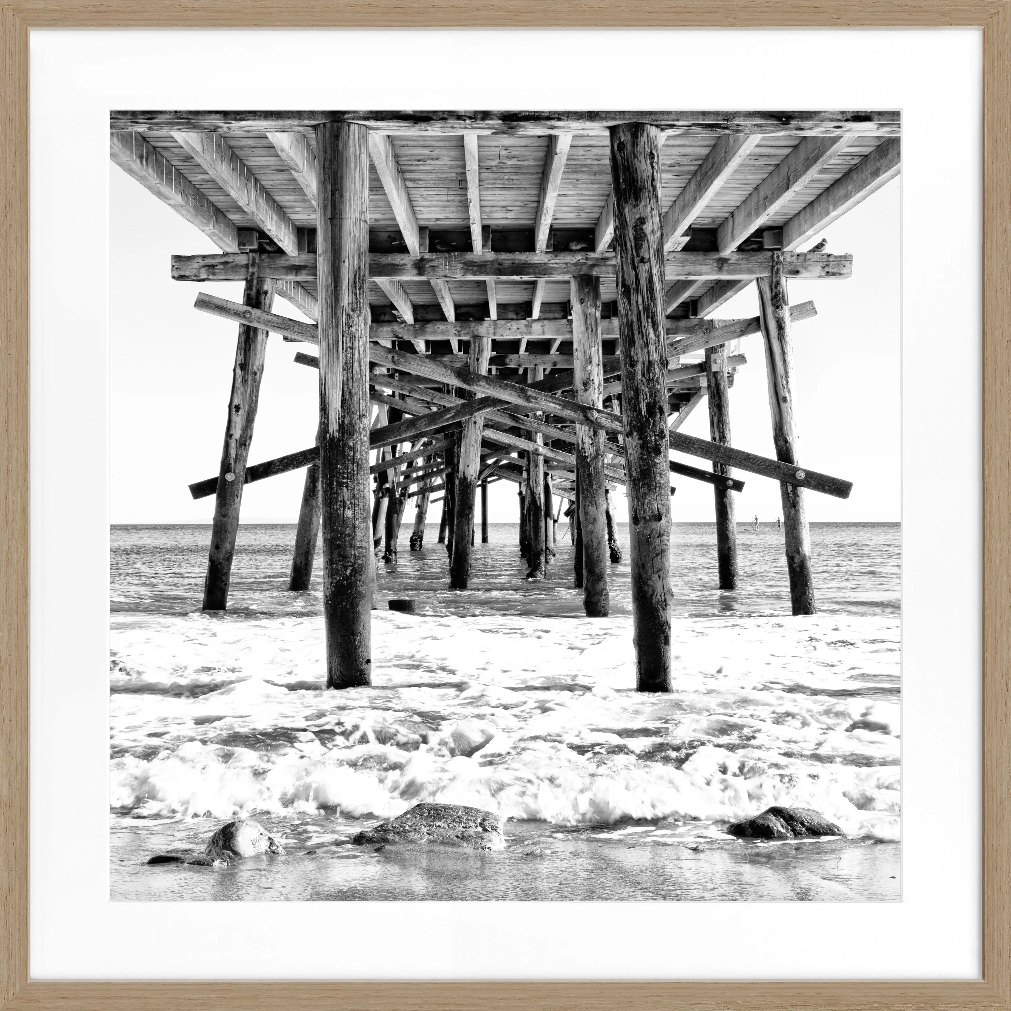 Schwarz-weiß Poster mit Rahmen von Kalifornien ’Pier’ von Cosman-Photocollection, quadratisches Format 55x55cm.