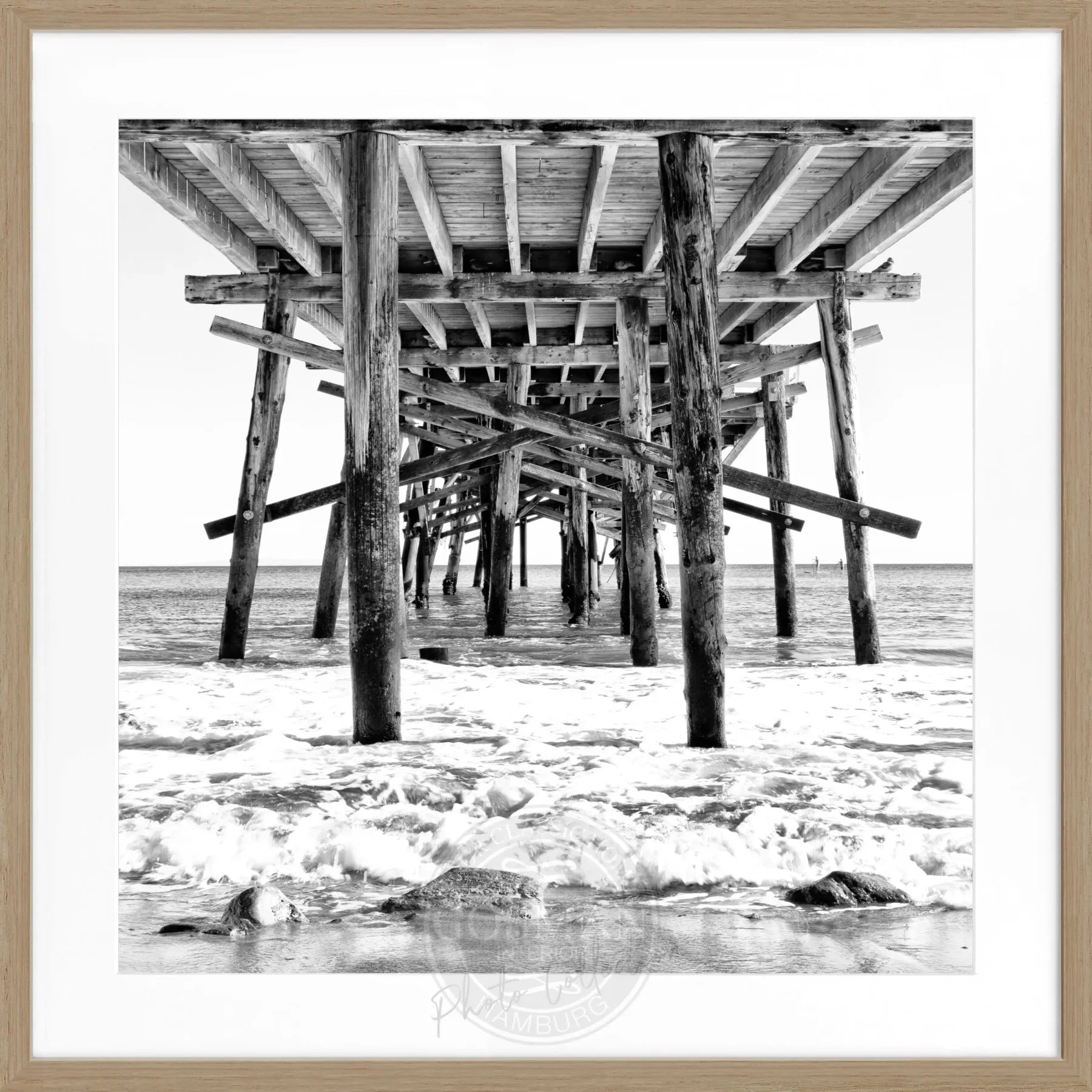 Schwarz-weiß Poster mit Rahmen, Kalifornien Pier Motiv, quadratisch 55x55cm, von Cosman-Photocollection