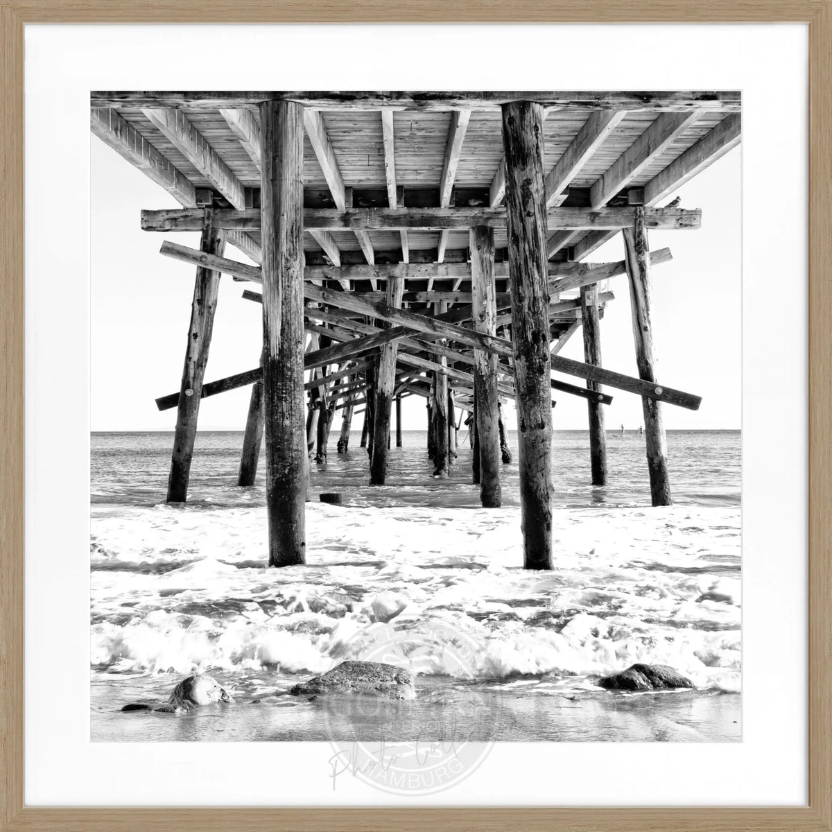 Schwarz-weiß Poster mit Rahmen, Kalifornien Pier Motiv, quadratisch 55x55cm, von Cosman-Photocollection