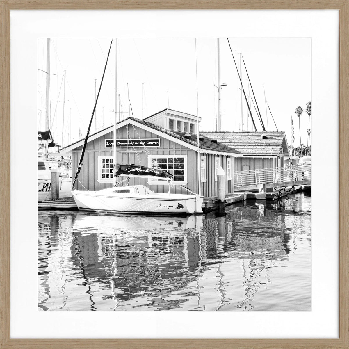 Schwarz-weiß Poster mit Rahmen von Cosman-Photocollection, Kalifornien Santa Barbara, Boat House, quadratisch, 55x55 cm