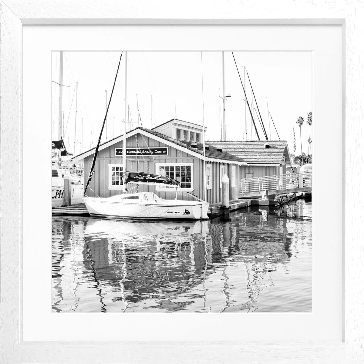 Schwarz-weiß Poster mit Rahmen, Kalifornien Santa Barbara, Bootshaus Motiv, 55x55cm, von Cosman-Photocollection