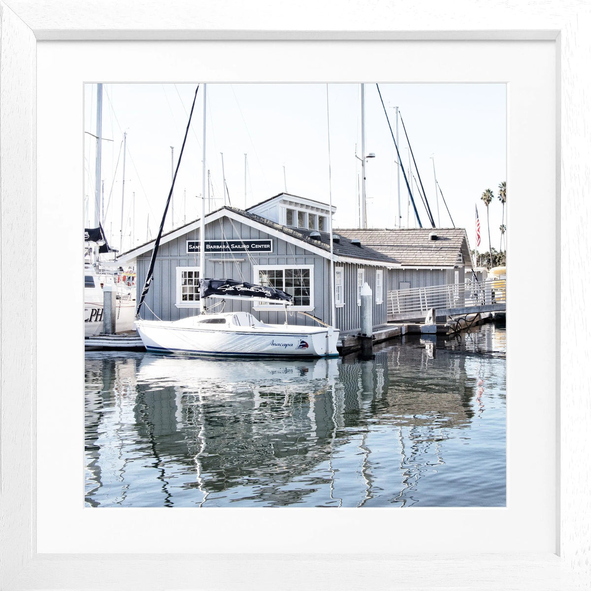 Schwarz-weiß Poster mit Rahmen von Cosman-Photocollection, Kalifornien Santa Barbara ’Boat House’, quadratisch, 55x55cm, Motiv in Bild