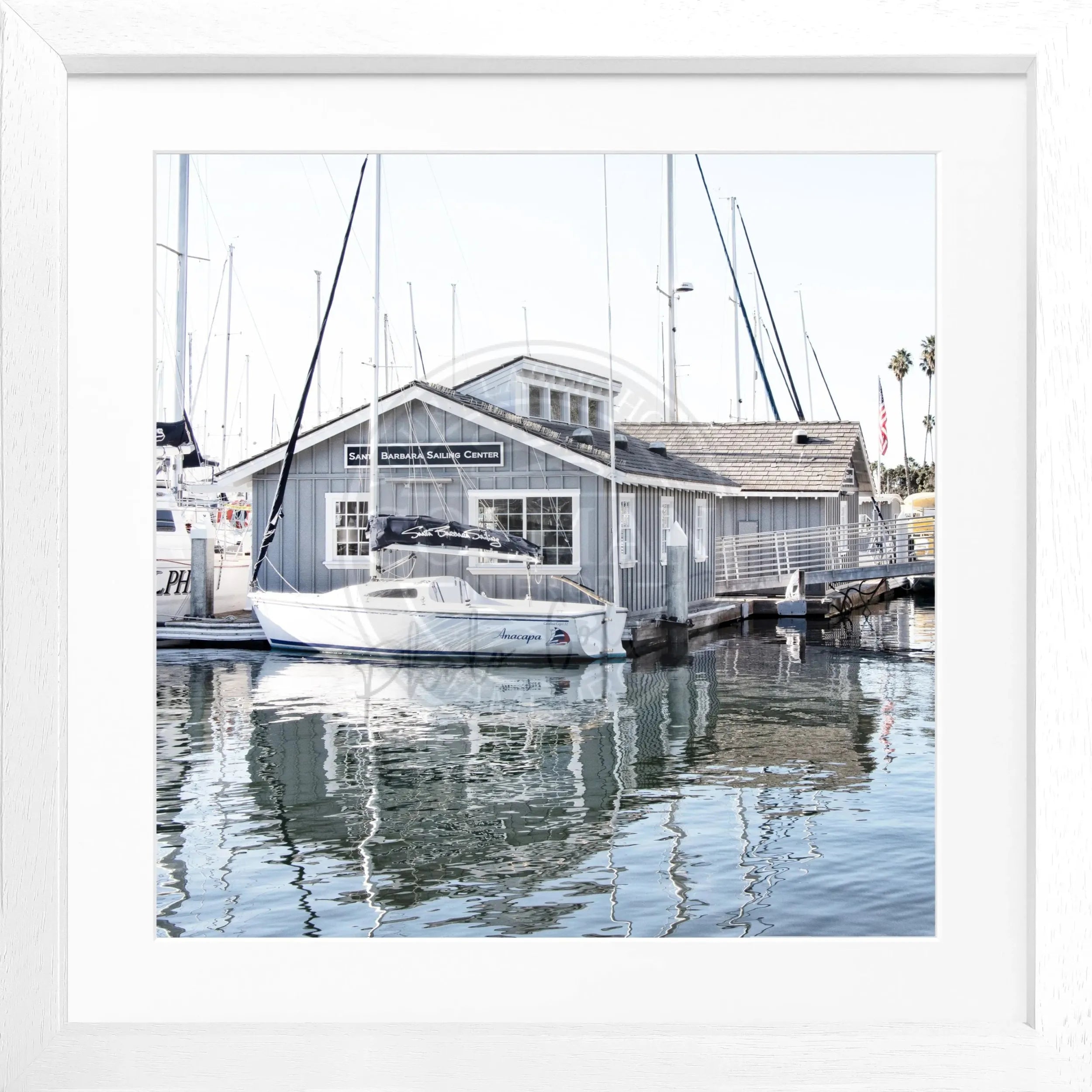 Schwarz-weiß Poster mit Rahmen von Cosman-Photocollection, Kalifornien Santa Barbara ’Boat House’, quadratisch, 55x55cm, Motiv in Bild