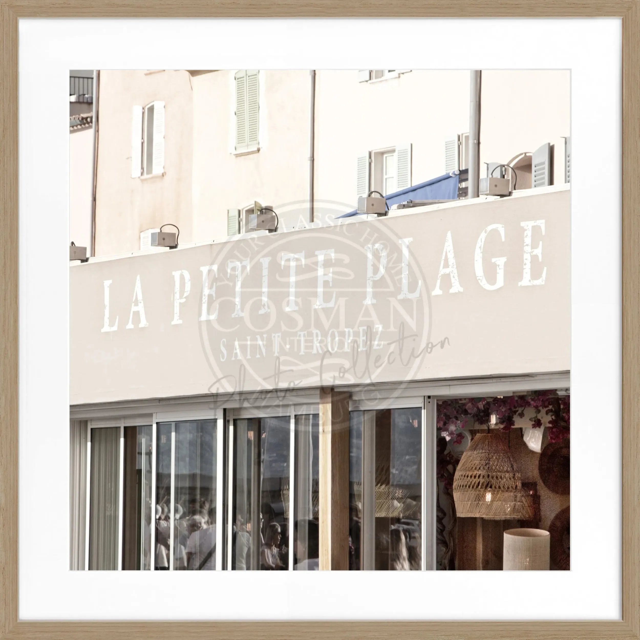 Schwarz-weiß Poster ’La Petite Plage’ Saint Tropez mit Rahmen, quadratisch, 55x55cm, von Cosman-Photocollection