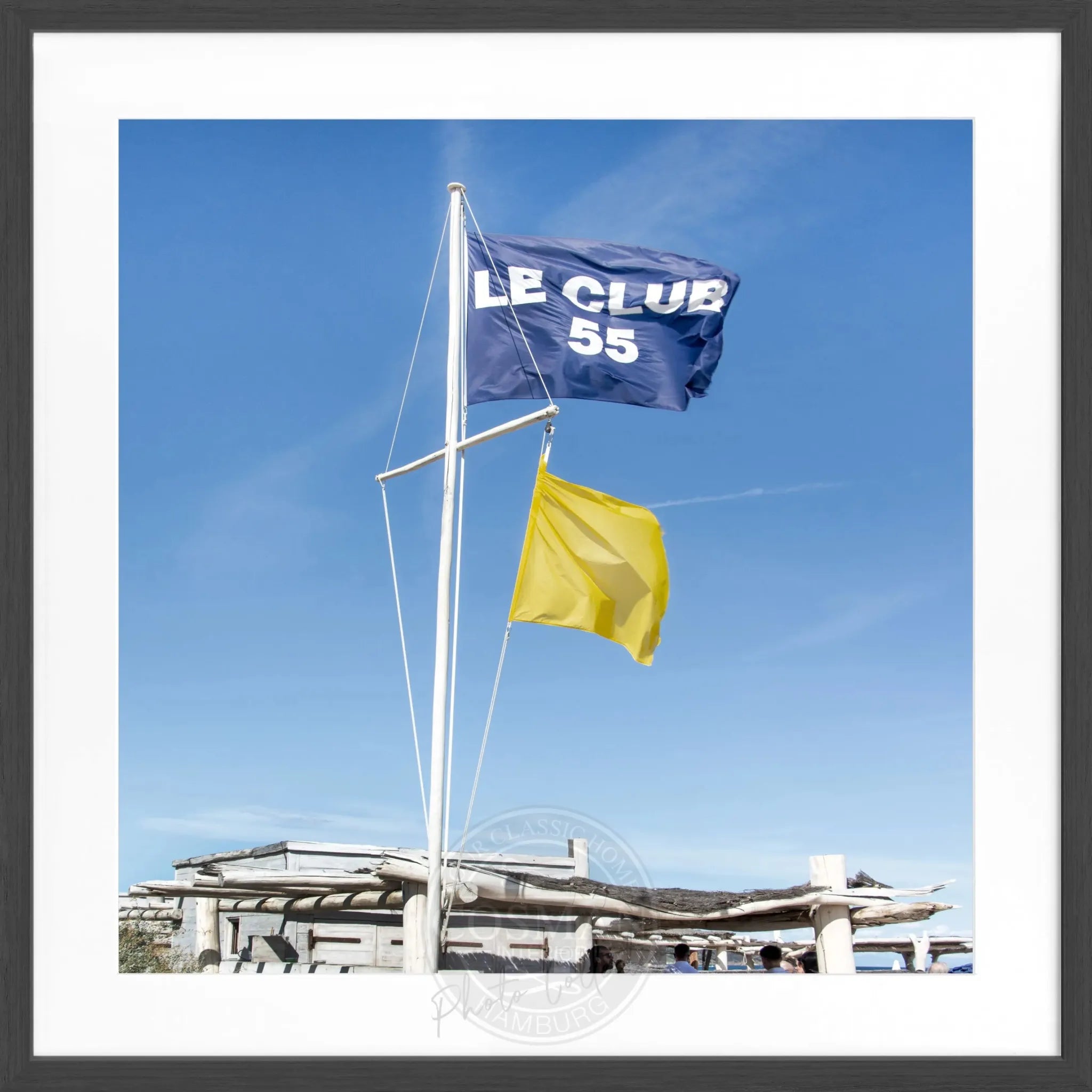 Schwarz-weiß Poster mit Rahmen ’Le Club 55’ Saint Tropez von Cosman-Photocollection, quadratisches 55x55cm Wandbild