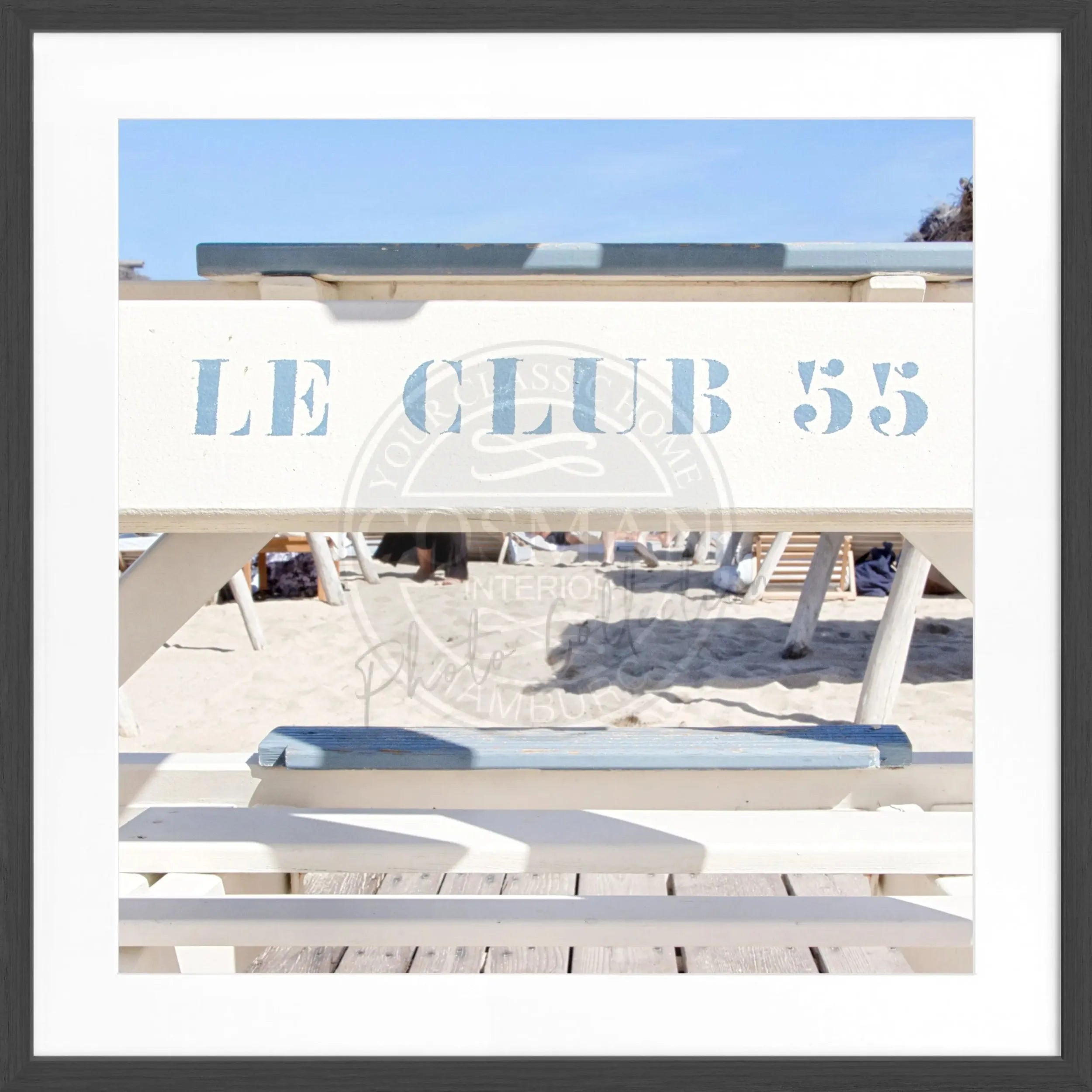 Schwarz-weiß Poster mit Rahmen 'Le Club 55' Saint Tropez von Cosman-Photocollection, quadratisches 55x55cm Motiv.