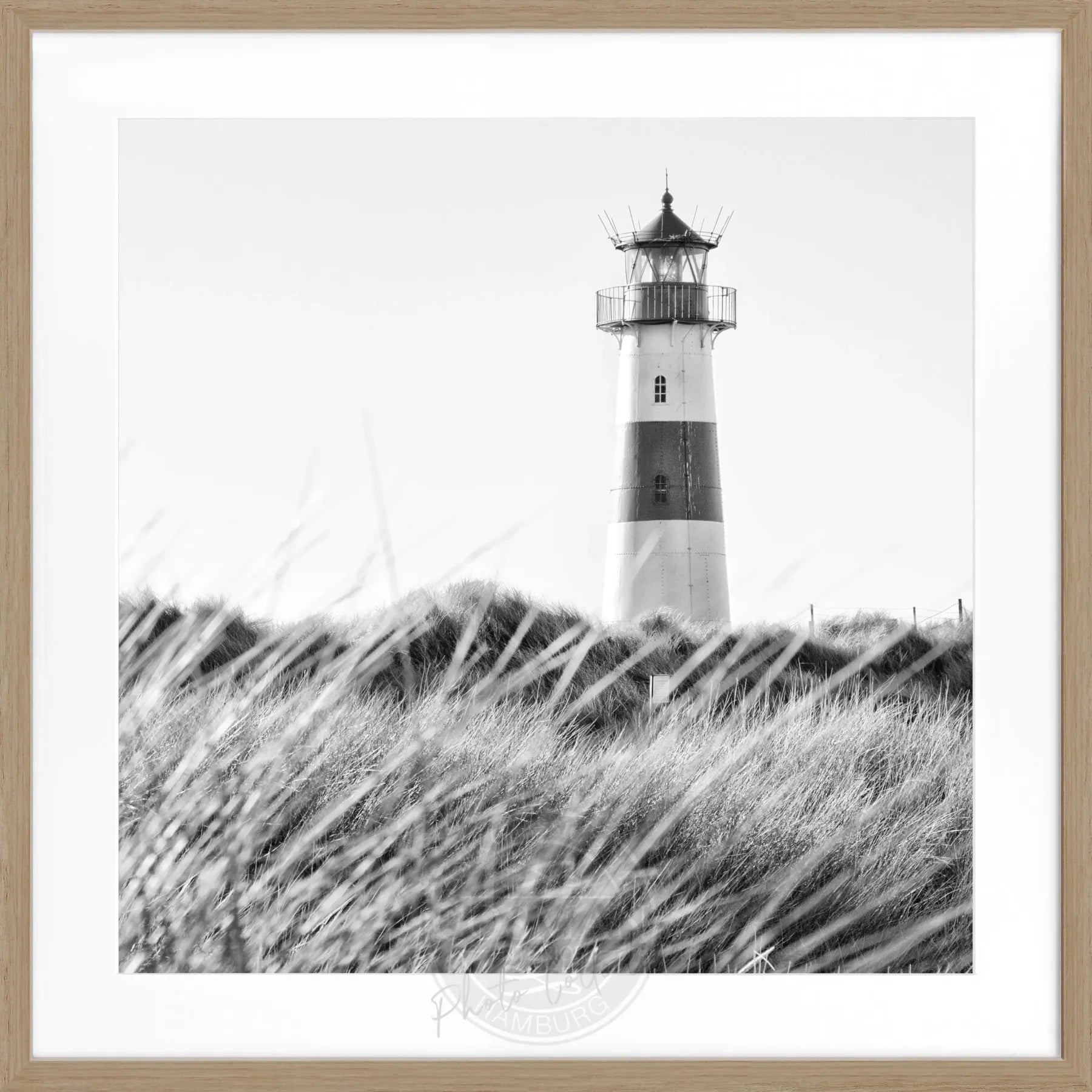 Schwarz-weiß Poster mit Rahmen von Cosman-Photocollection, Leuchtturm List auf Sylt, quadratisch 55x55cm, dekoratives Wandbild
