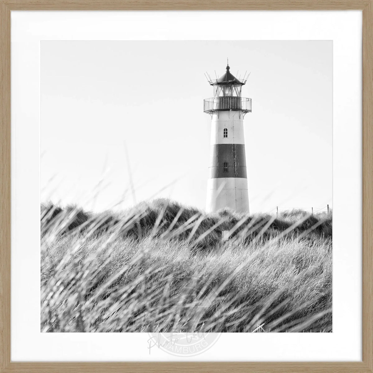 Schwarz-weiß Poster mit Rahmen von Cosman-Photocollection, Leuchtturm List auf Sylt, quadratisch 55x55cm, dekoratives Wandbild