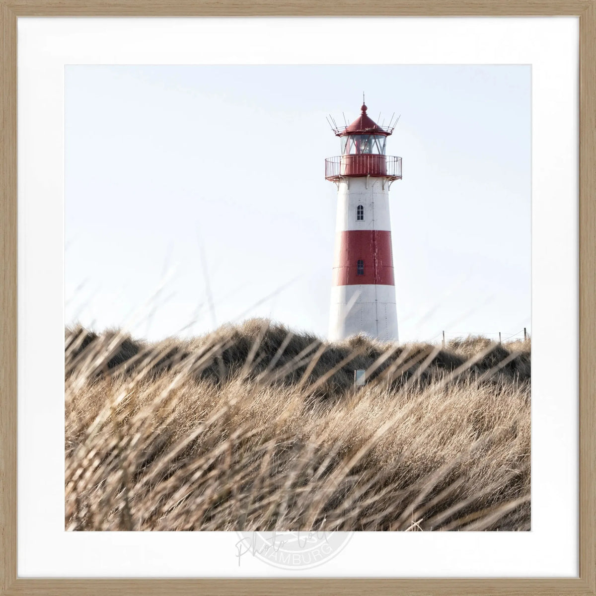 Schwarz-weiß Poster mit Rahmen, Leuchtturm List auf Sylt, von Cosman-Photocollection, quadratisch, 55x55 cm.