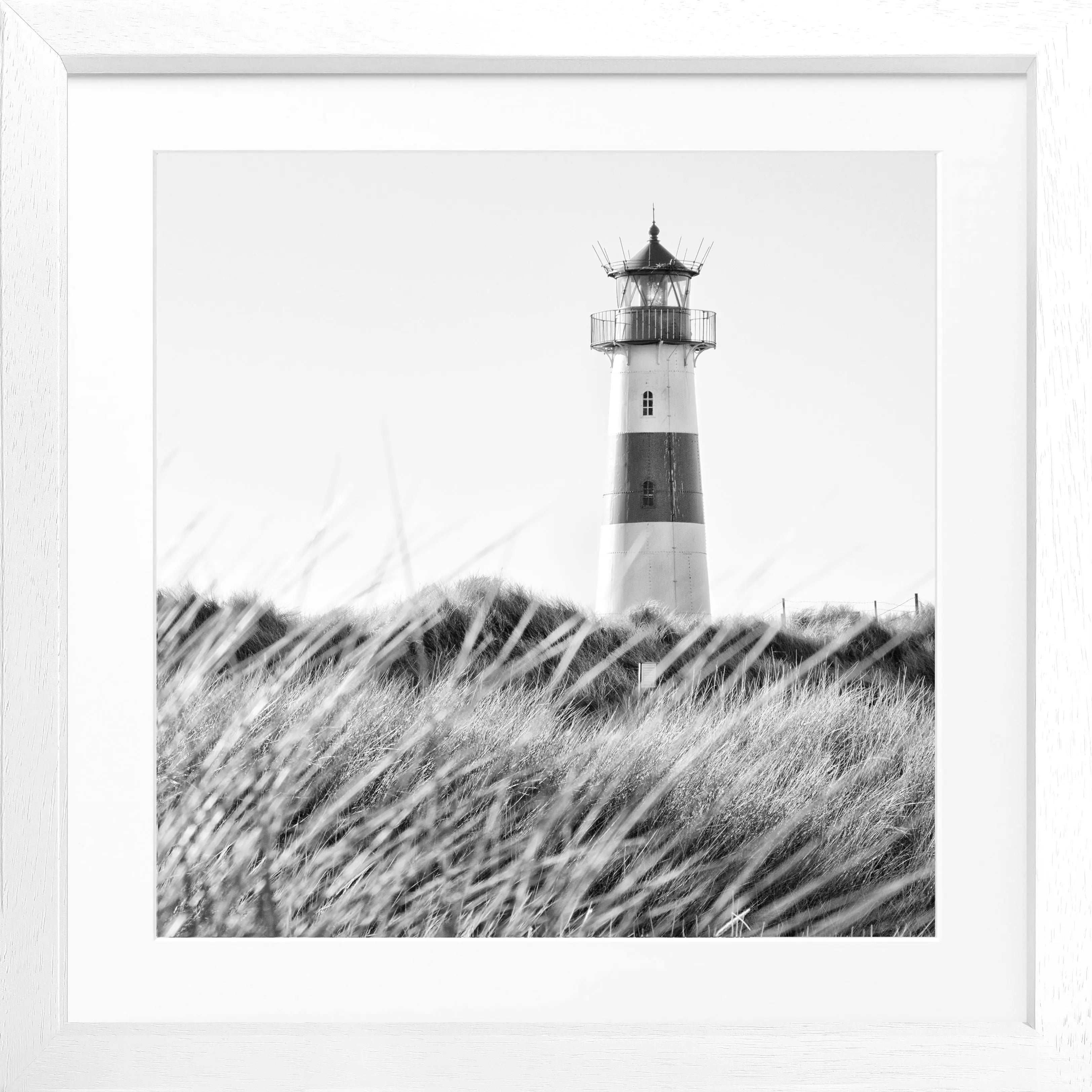 Schwarz-weiß Poster mit Rahmen von Cosman-Photocollection, Leuchtturm List auf Sylt, quadratisches 55x55 cm Wandbild